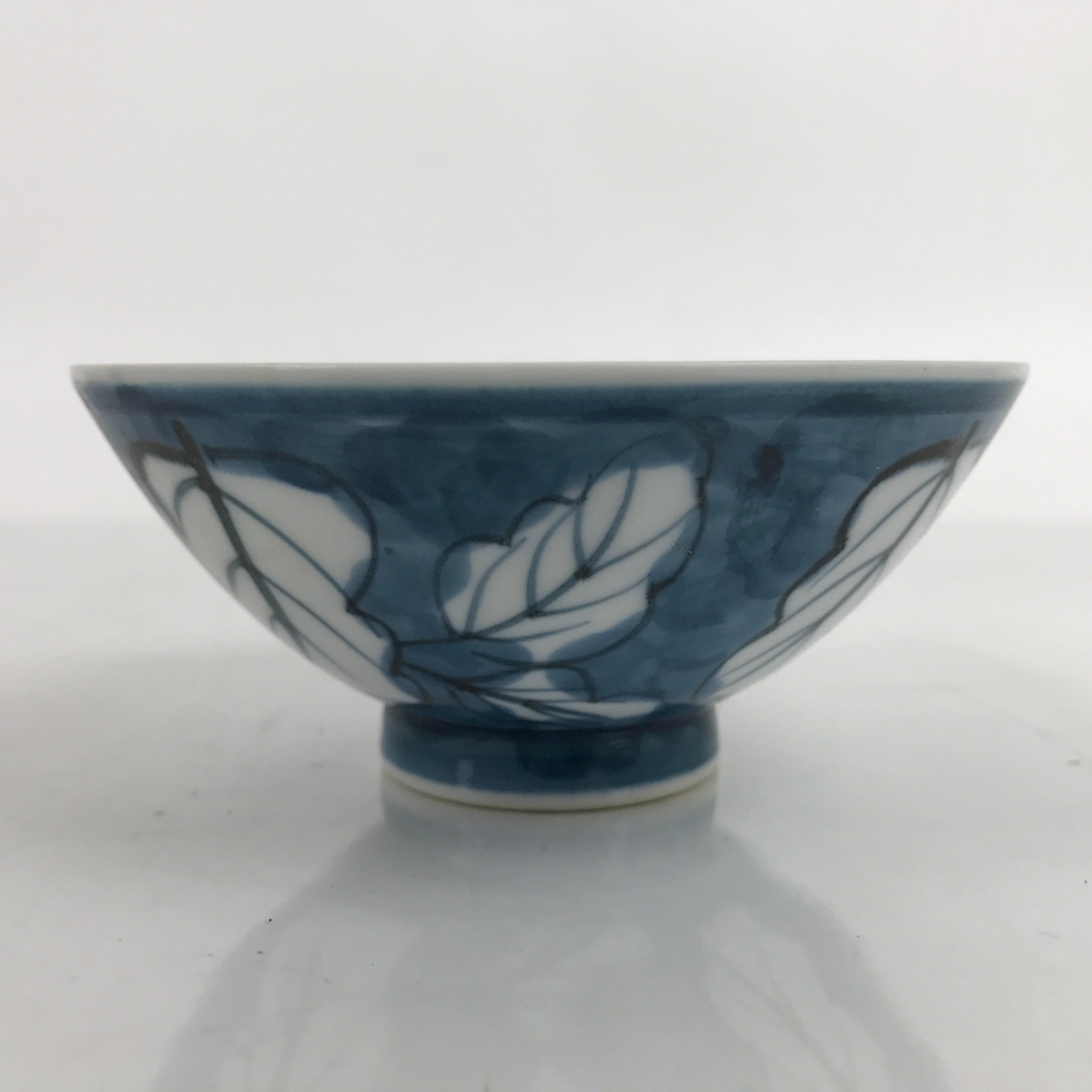 Japanese Porcelain Sometsuke Rice Bowl Owan Vtg Wide White Blue Leaves Y42