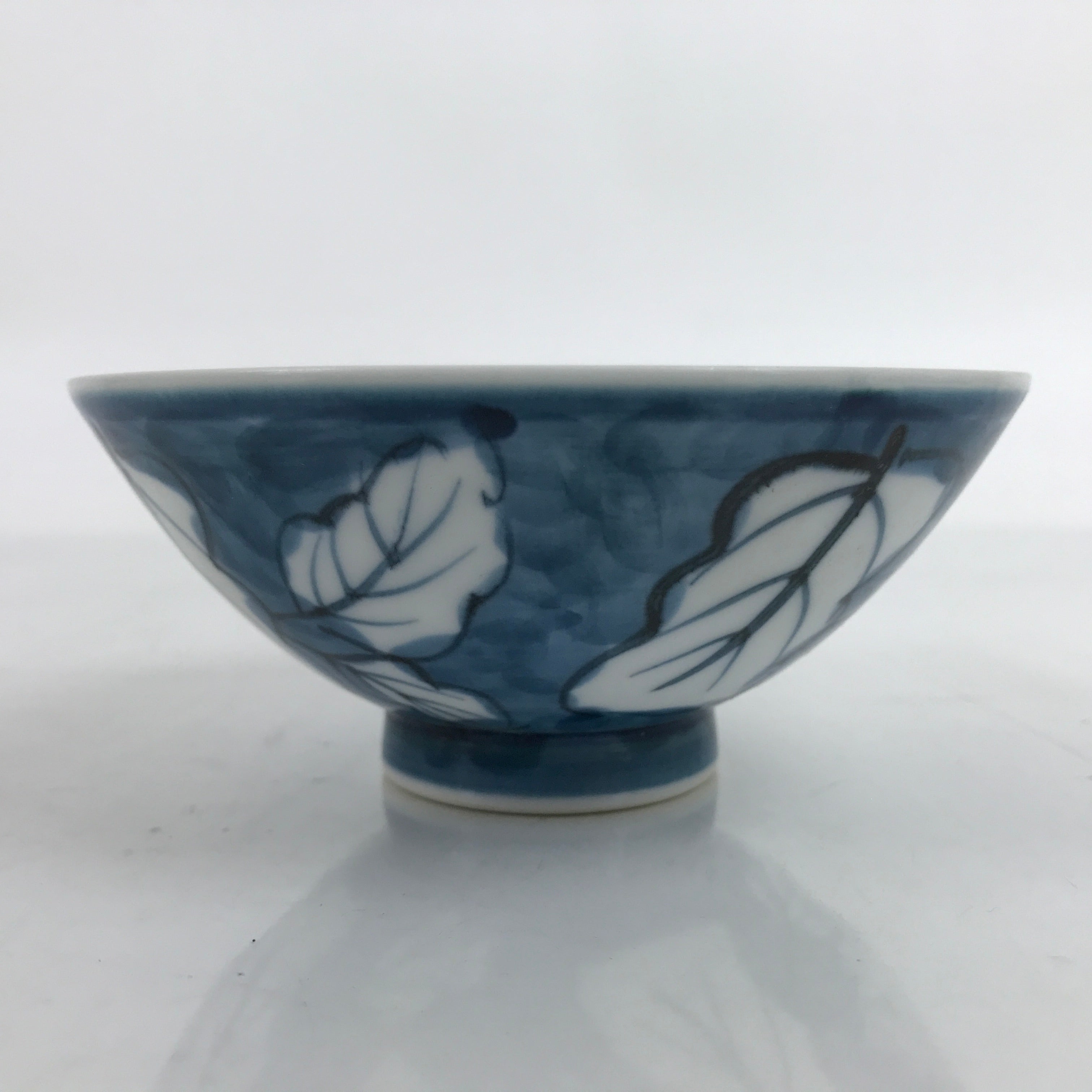 Japanese Porcelain Sometsuke Rice Bowl Owan Vtg Wide White Blue Leaves Y42