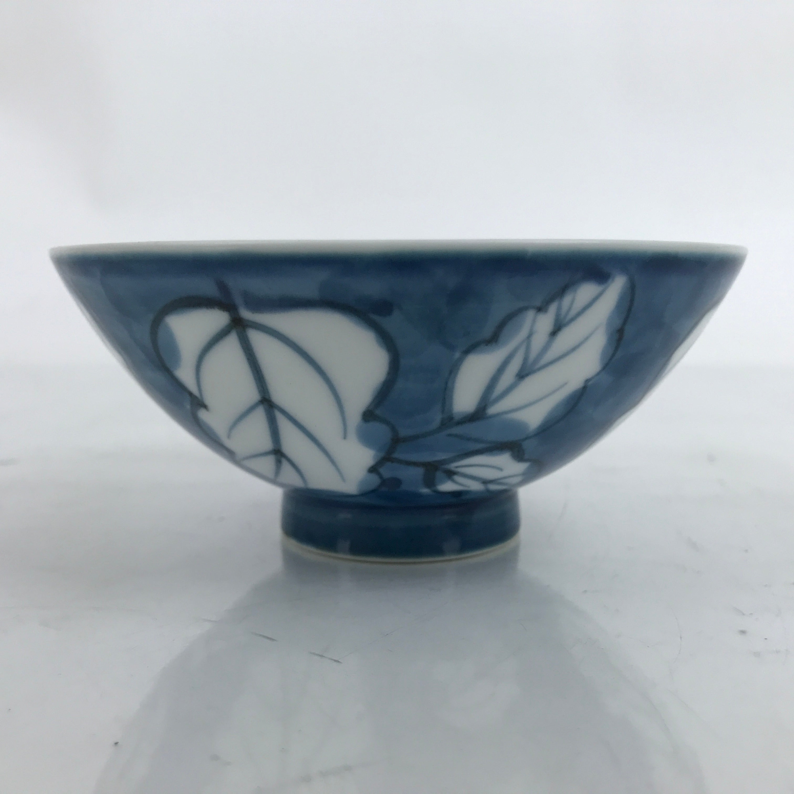 Japanese Porcelain Sometsuke Rice Bowl Owan Vtg Wide White Blue Leaves Y43