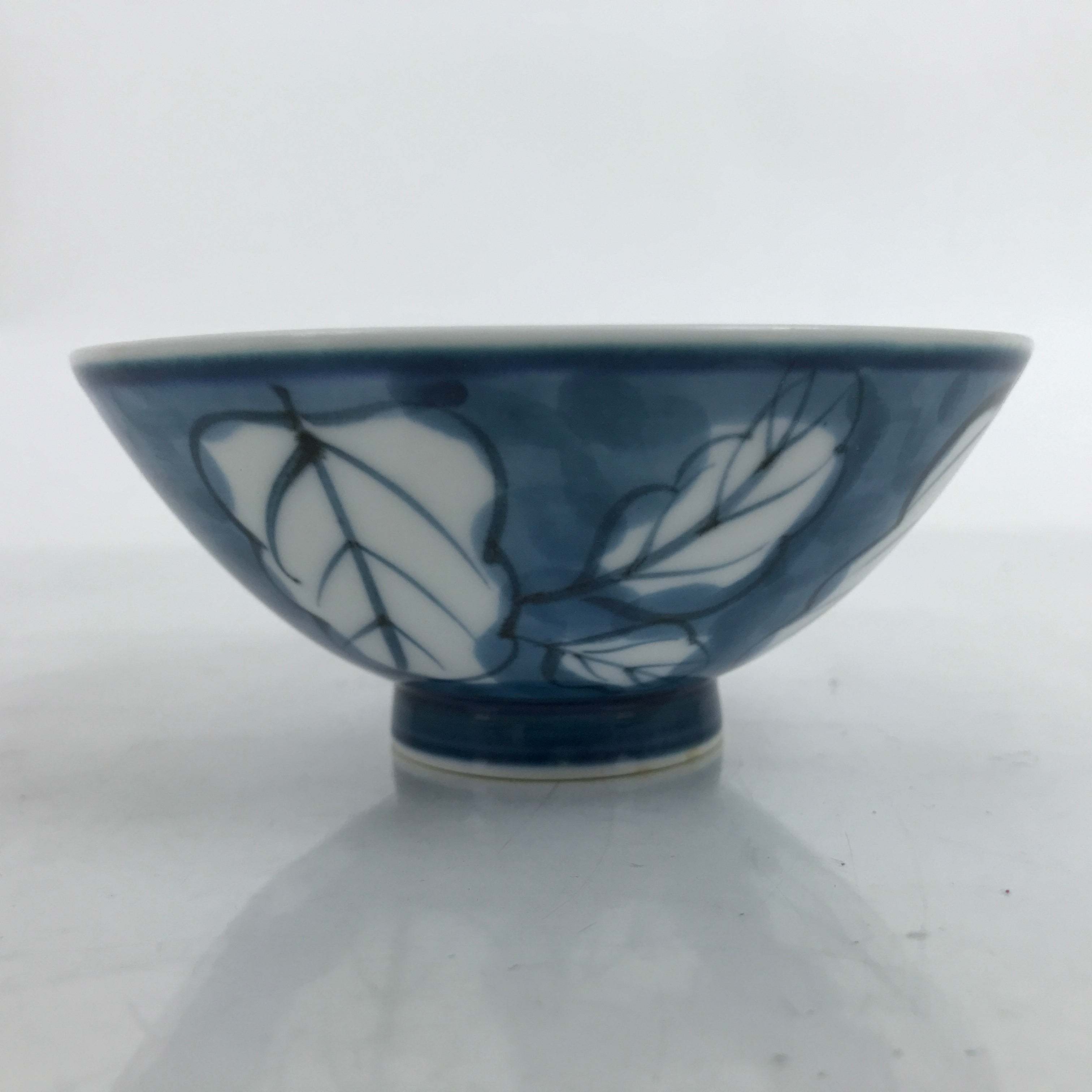 Japanese Porcelain Sometsuke Rice Bowl Owan Vtg Wide White Blue Leaves Y44