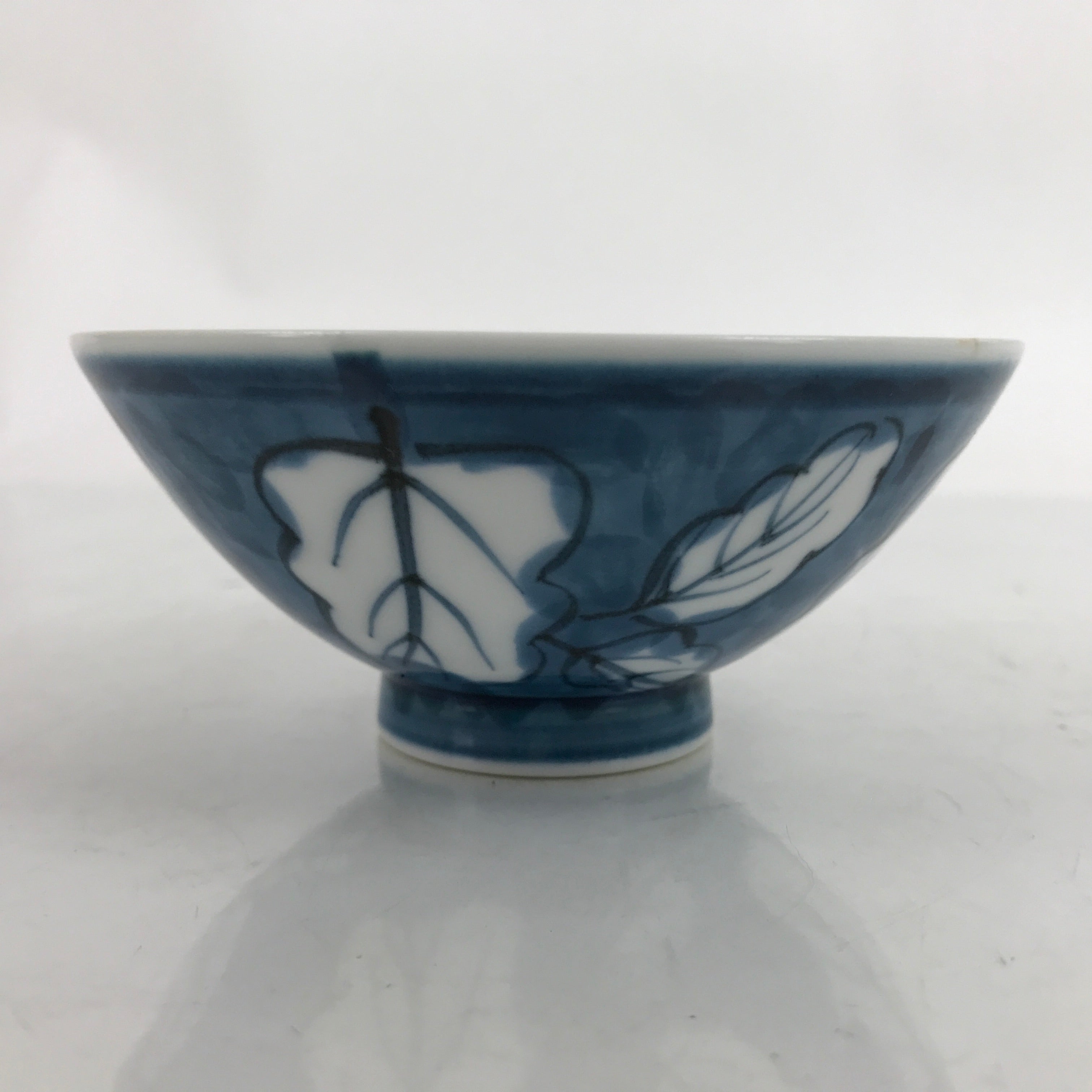 Japanese Porcelain Sometsuke Rice Bowl Owan Vtg Wide White Blue Leaves Y46