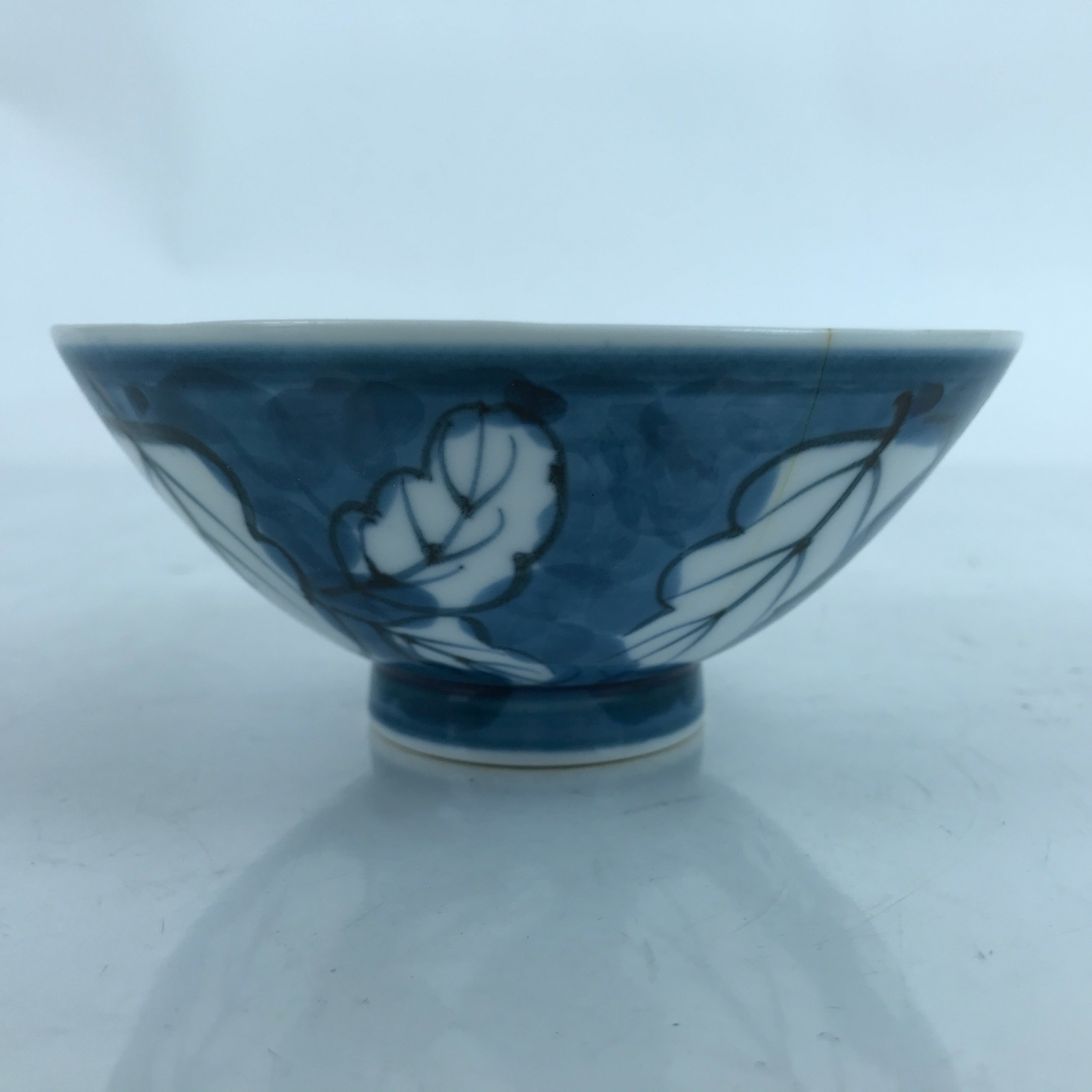 Japanese Porcelain Sometsuke Rice Bowl Owan Vtg Wide White Blue Leaves Y46