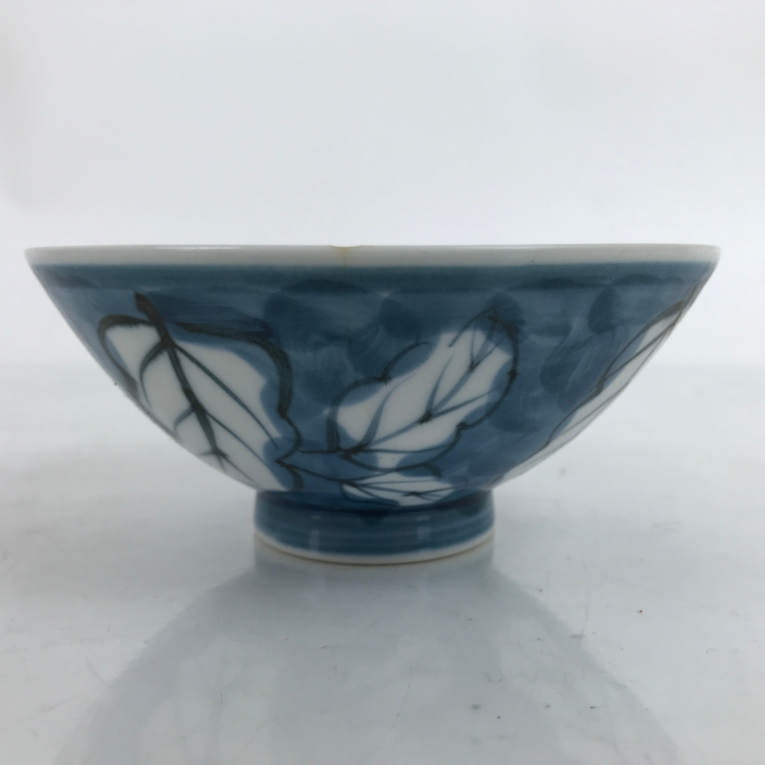 Japanese Porcelain Sometsuke Rice Bowl Owan Vtg Wide White Blue Leaves Y47