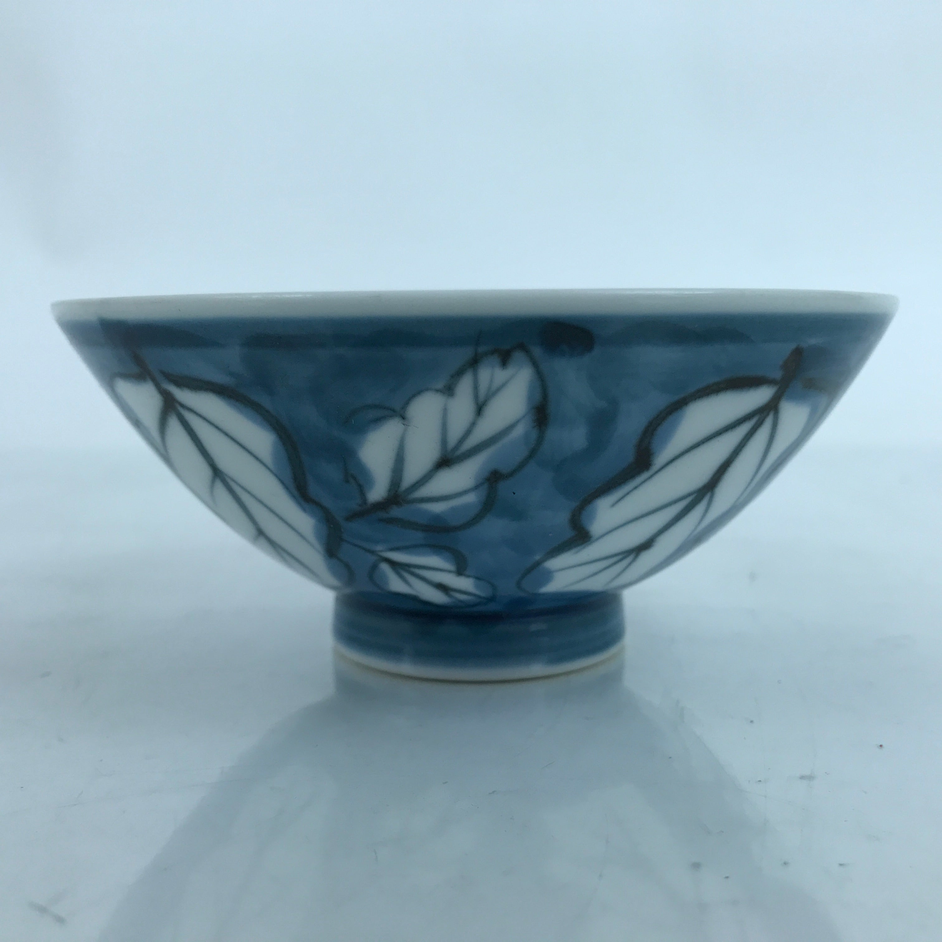 Japanese Porcelain Sometsuke Rice Bowl Owan Vtg Wide White Blue Leaves Y47