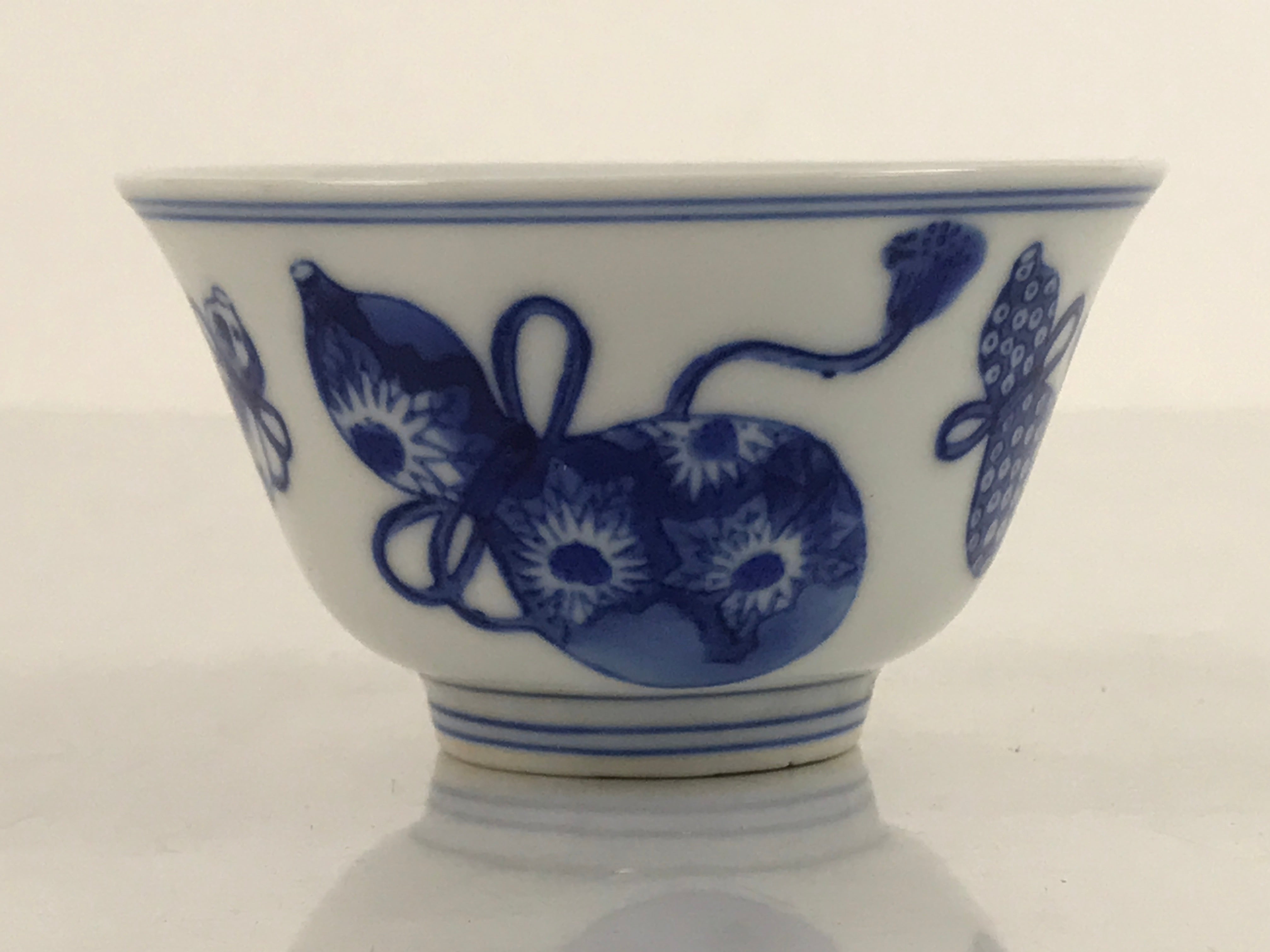 Japanese Porcelain Sometsuke Teacup Vtg Hyotan Gourd White Blue Yunomi TC442