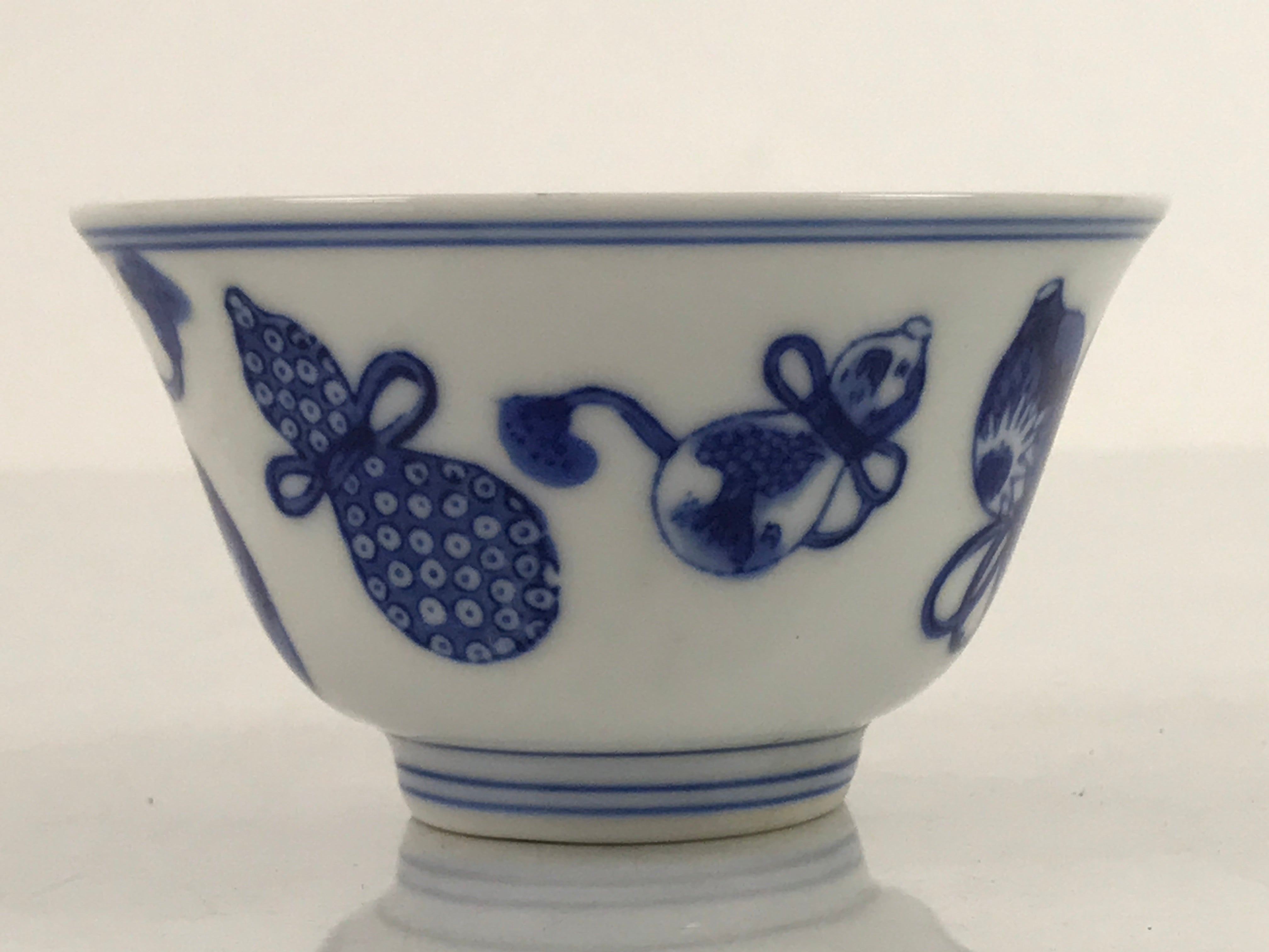 Japanese Porcelain Sometsuke Teacup Vtg Hyotan Gourd White Blue Yunomi TC442