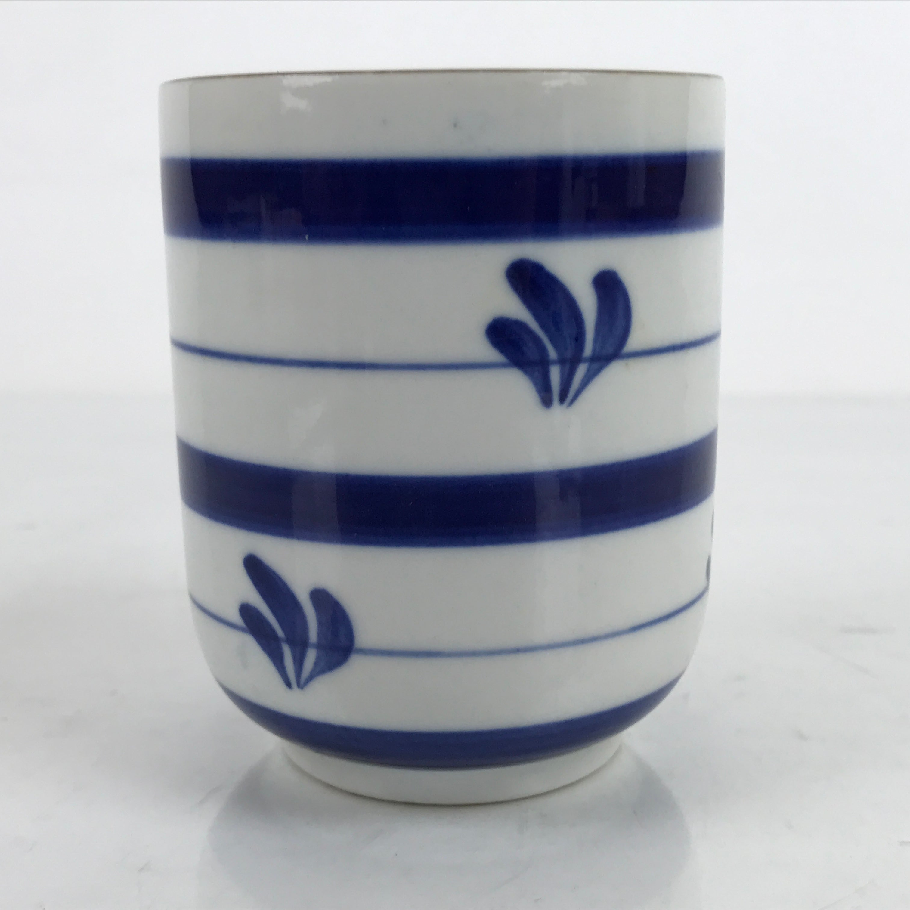 Japanese Porcelain Teacup Vtg Sometsuke White Blue Lines Pattern Yunomi TC482