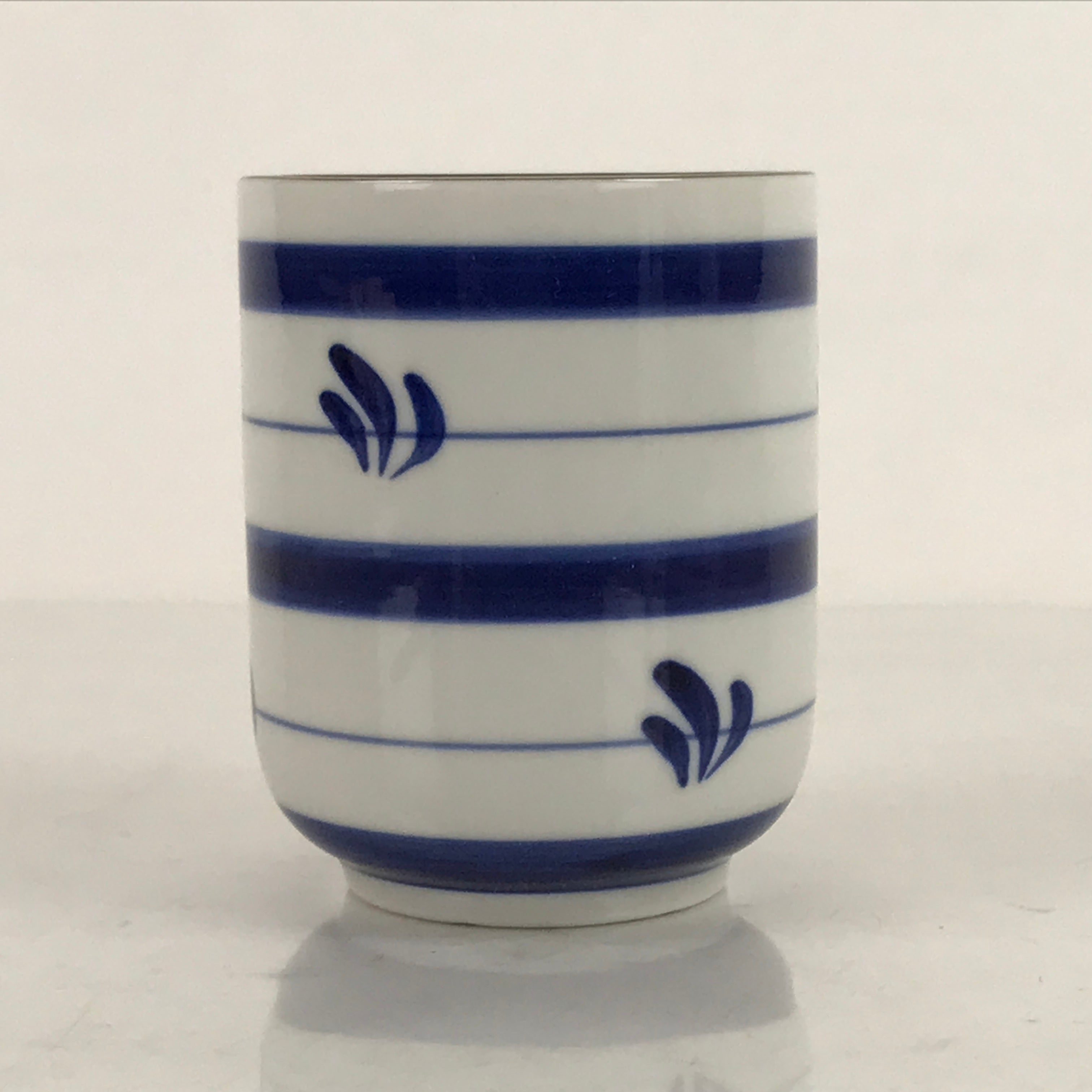 Japanese Porcelain Teacup Vtg Sometsuke White Blue Lines Pattern Yunomi TC486