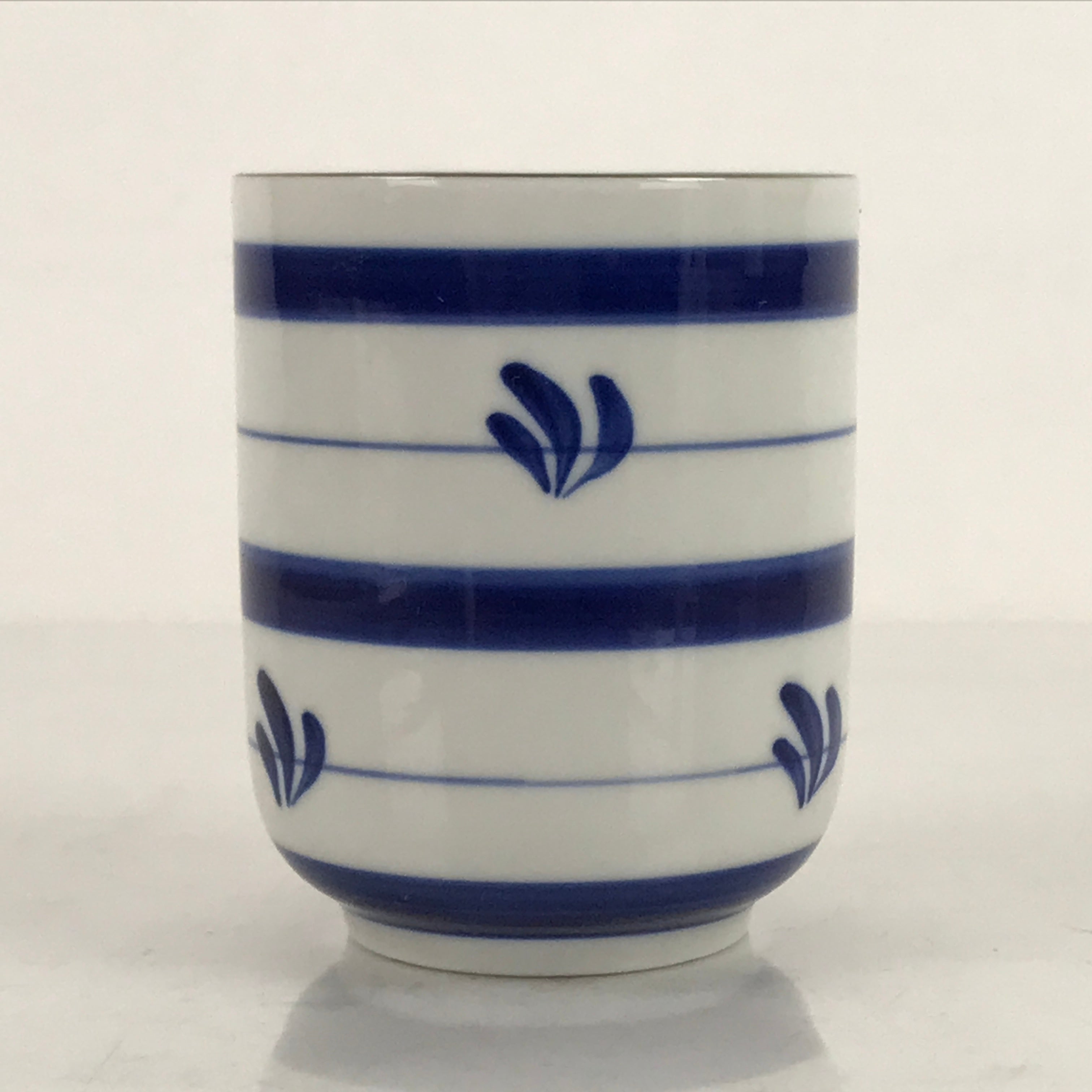 Japanese Porcelain Teacup Vtg Sometsuke White Blue Lines Pattern Yunomi TC486