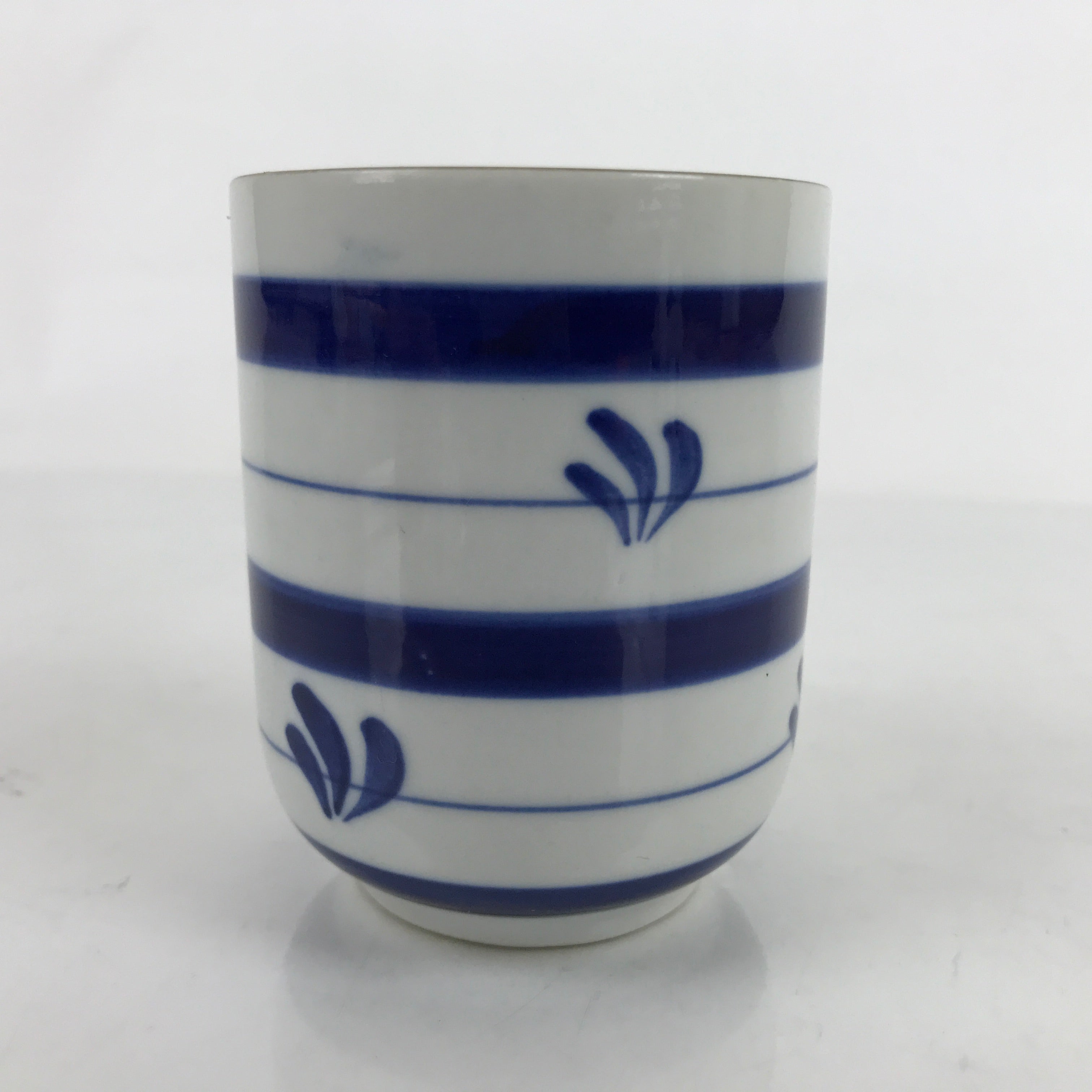 Japanese Porcelain Teacup Vtg Sometsuke White Blue Lines Pattern Yunomi TC489