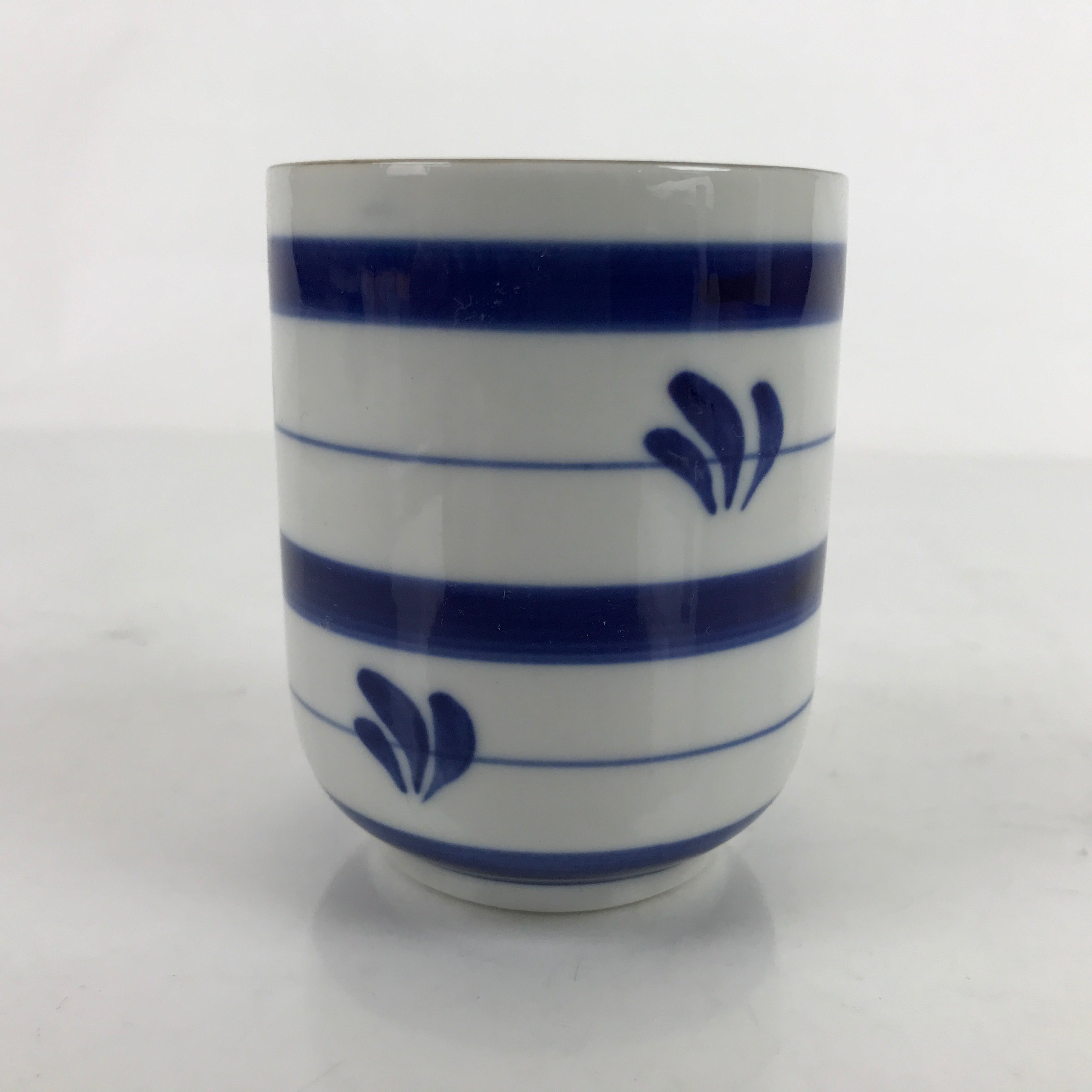 Japanese Porcelain Teacup Vtg Sometsuke White Blue Lines Pattern Yunomi TC491