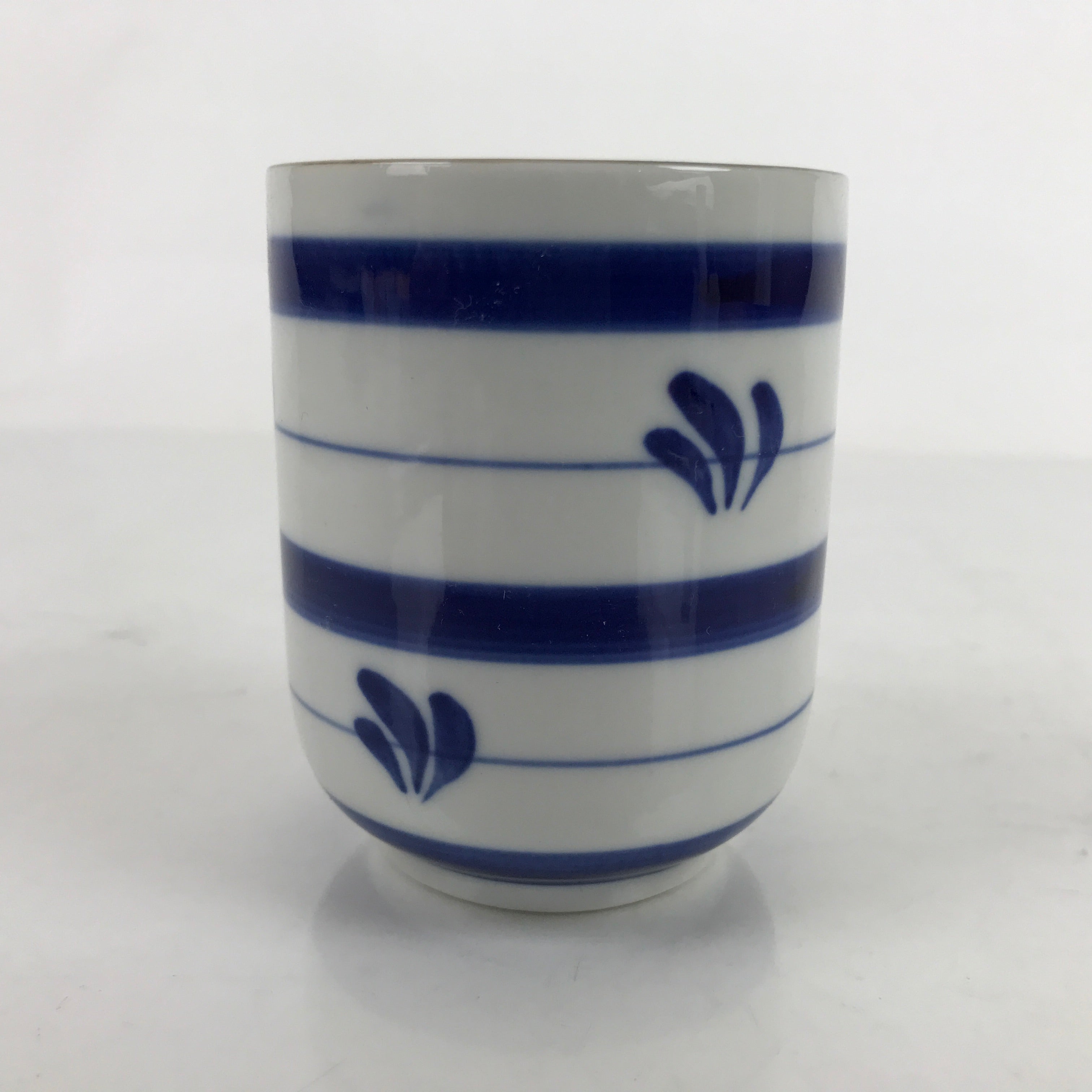 Japanese Porcelain Teacup Vtg Sometsuke White Blue Lines Pattern Yunomi TC491