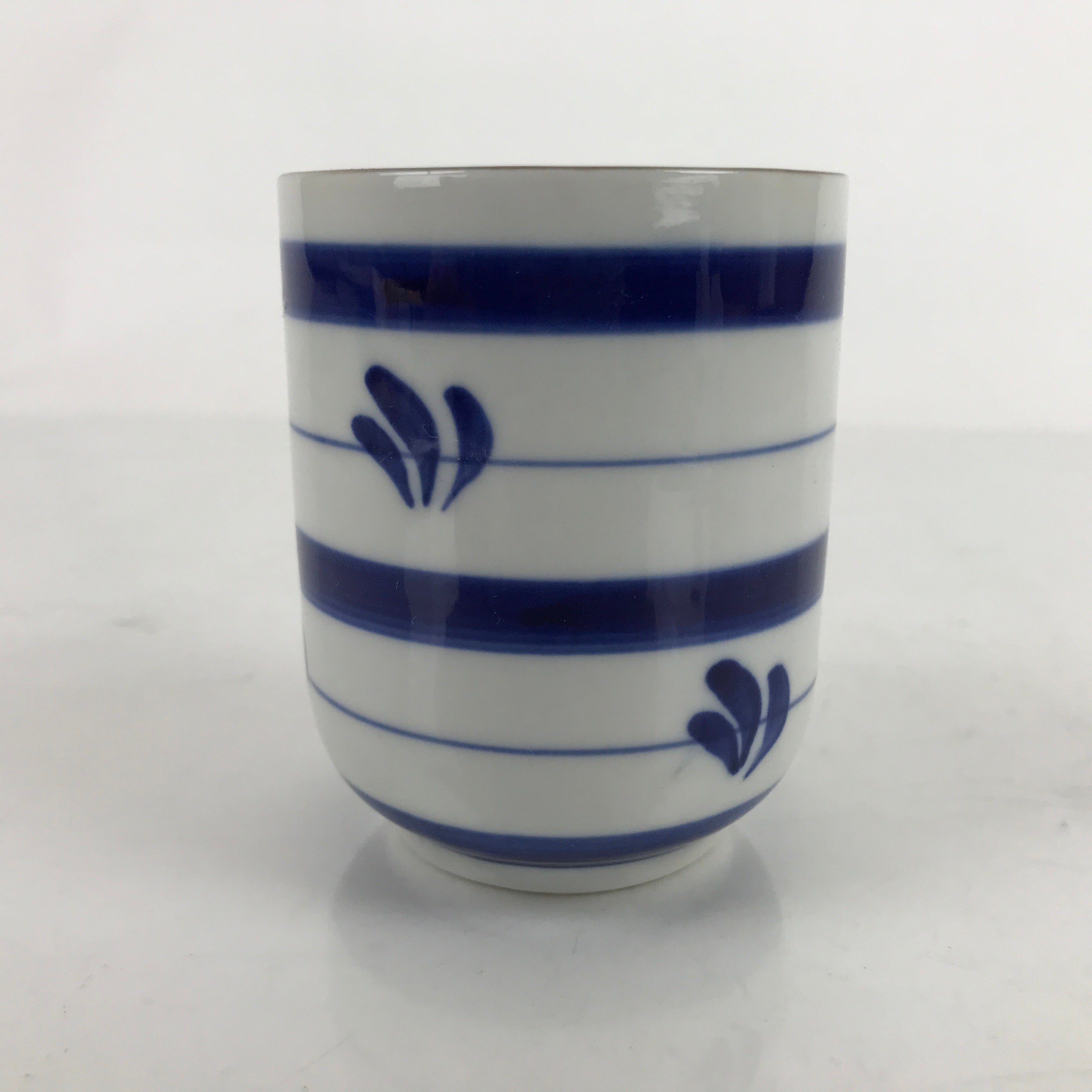 Japanese Porcelain Teacup Vtg Sometsuke White Blue Lines Pattern Yunomi TC491