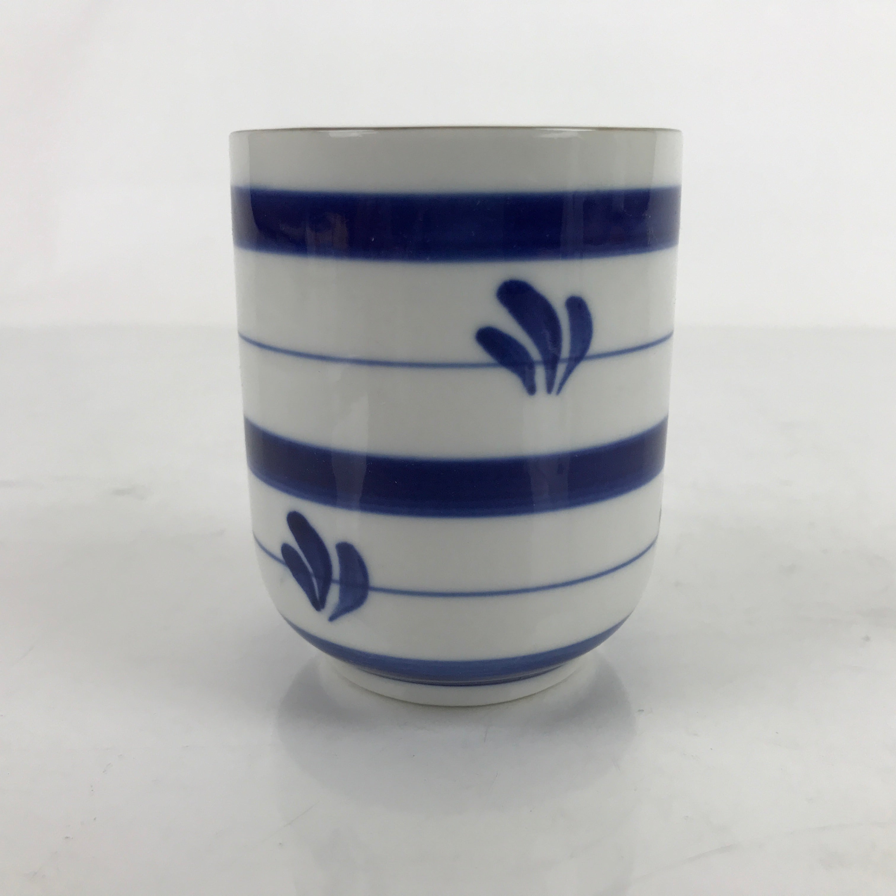 Japanese Porcelain Teacup Vtg Sometsuke White Blue Lines Pattern Yunomi TC491