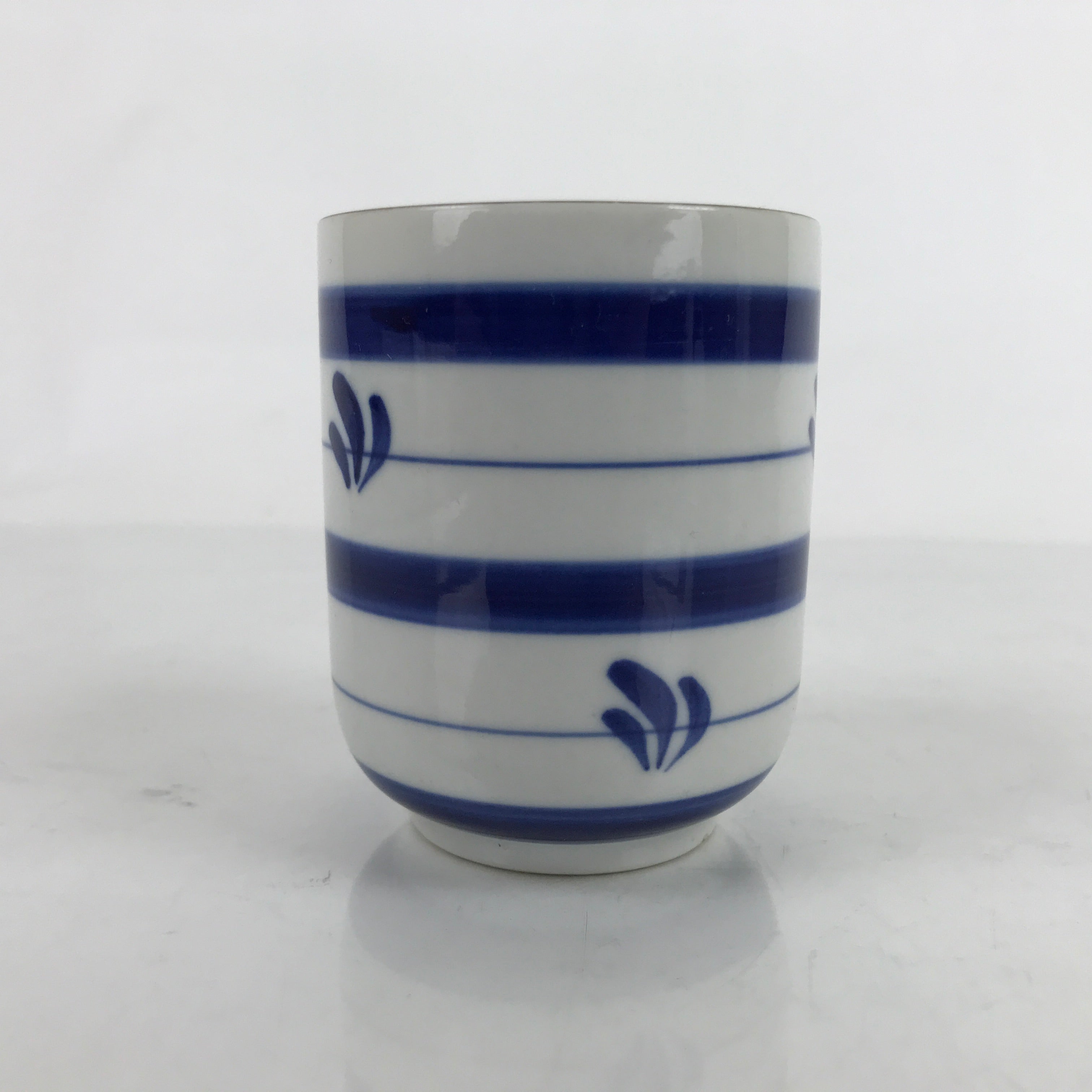 Japanese Porcelain Teacup Vtg Sometsuke White Blue Lines Pattern Yunomi TC492