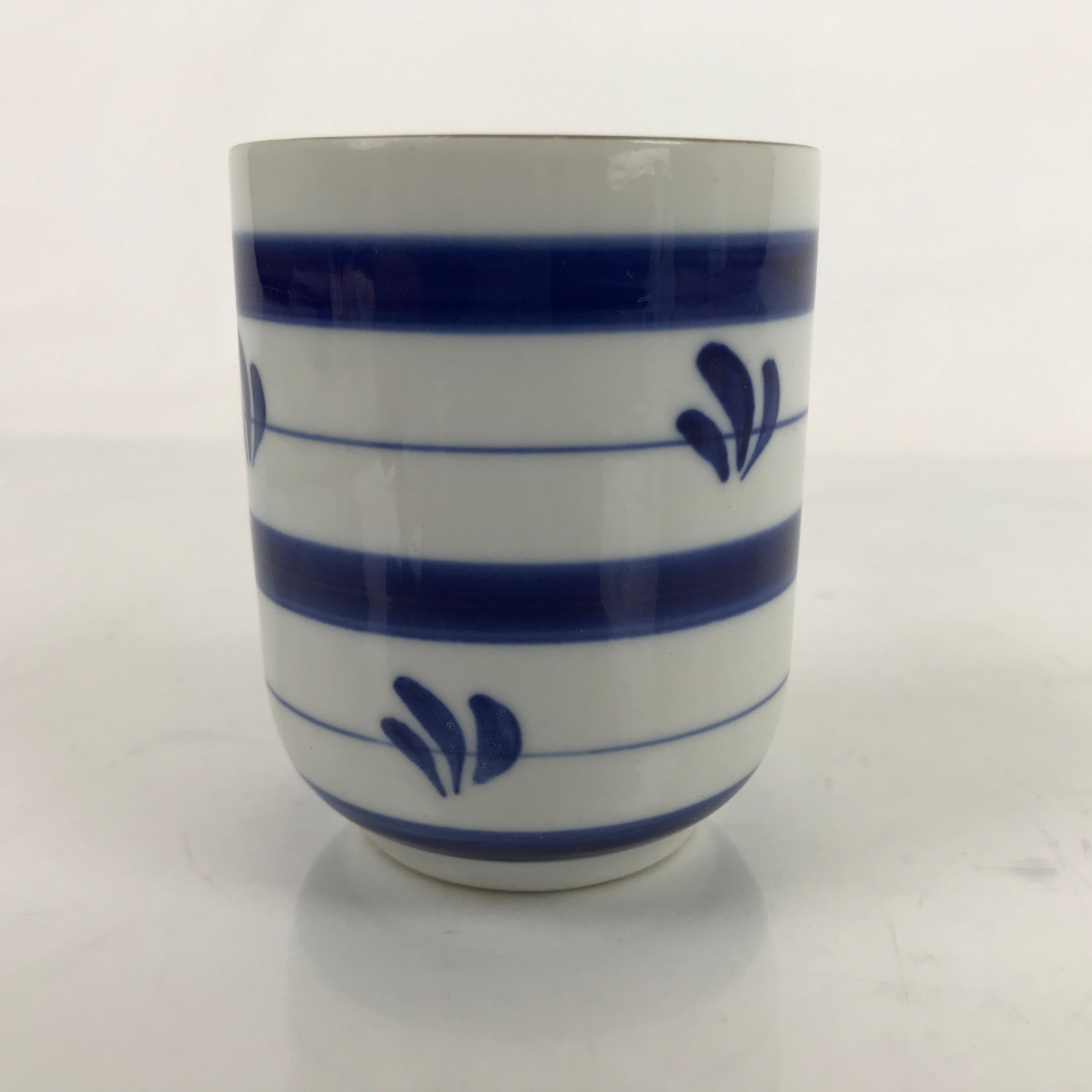 Japanese Porcelain Teacup Vtg Sometsuke White Blue Lines Pattern Yunomi TC492