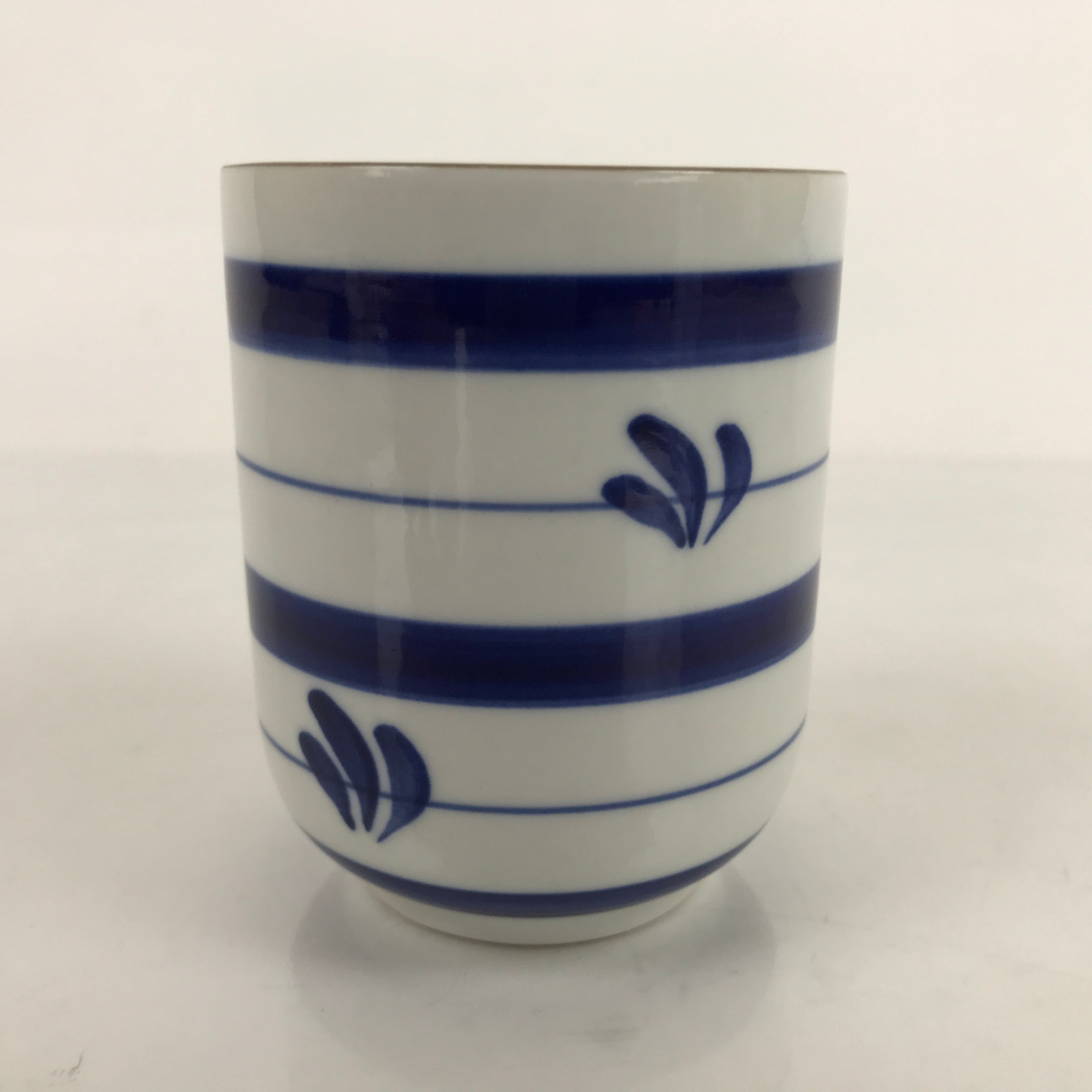 Japanese Porcelain Teacup Vtg Sometsuke White Blue Lines Pattern Yunomi TC497