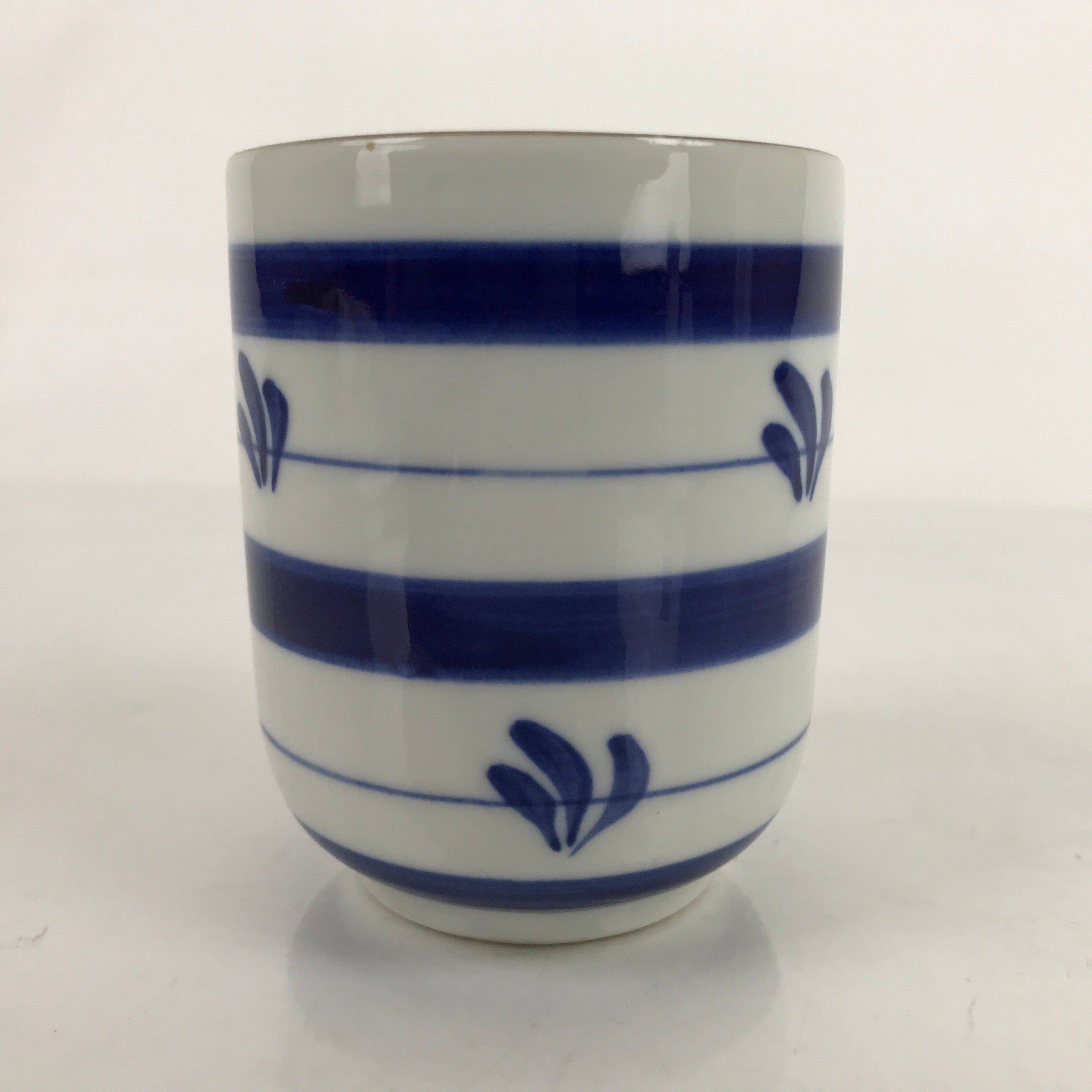 Japanese Porcelain Teacup Vtg Sometsuke White Blue Lines Pattern Yunomi TC499