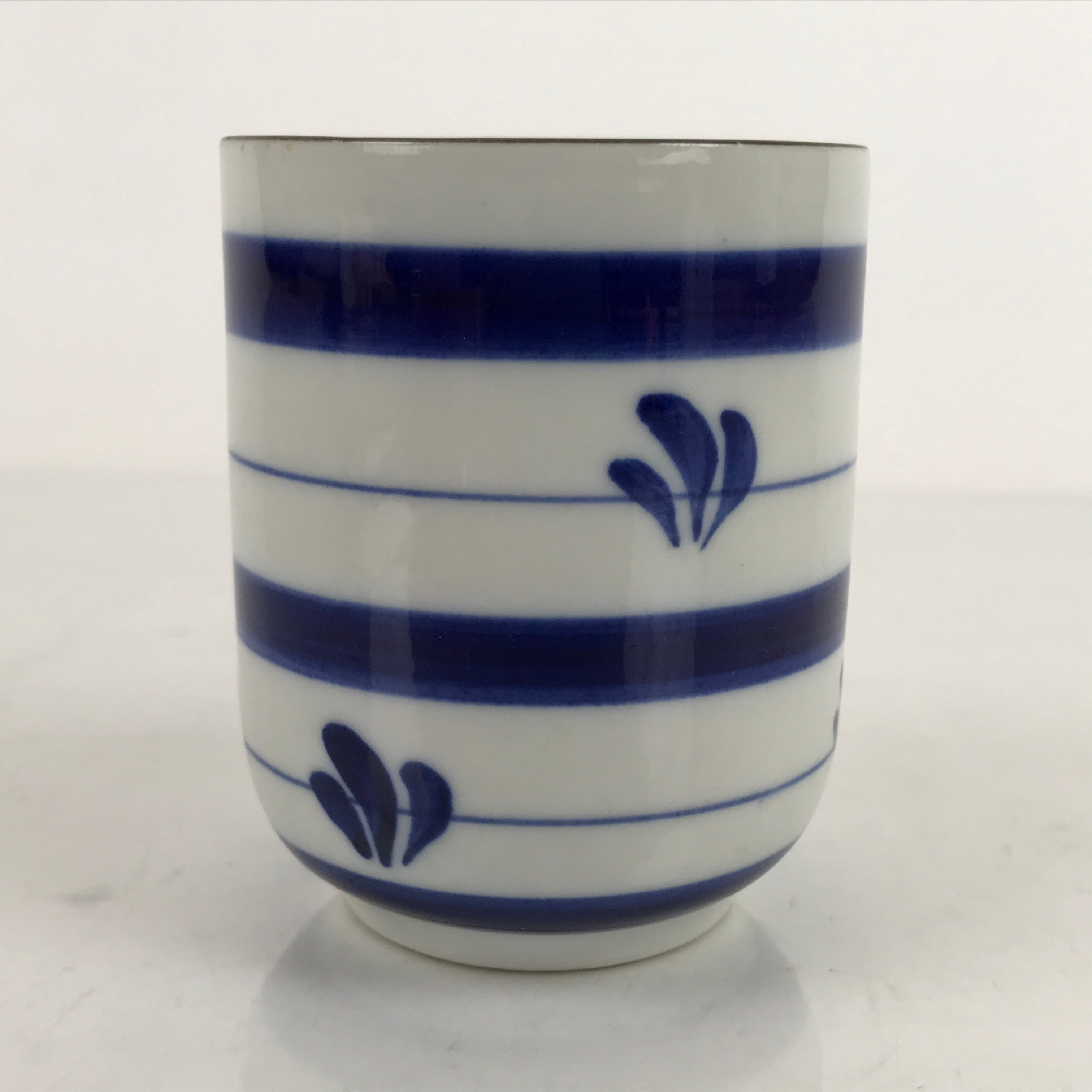 Japanese Porcelain Teacup Vtg Sometsuke White Blue Lines Pattern Yunomi TC501