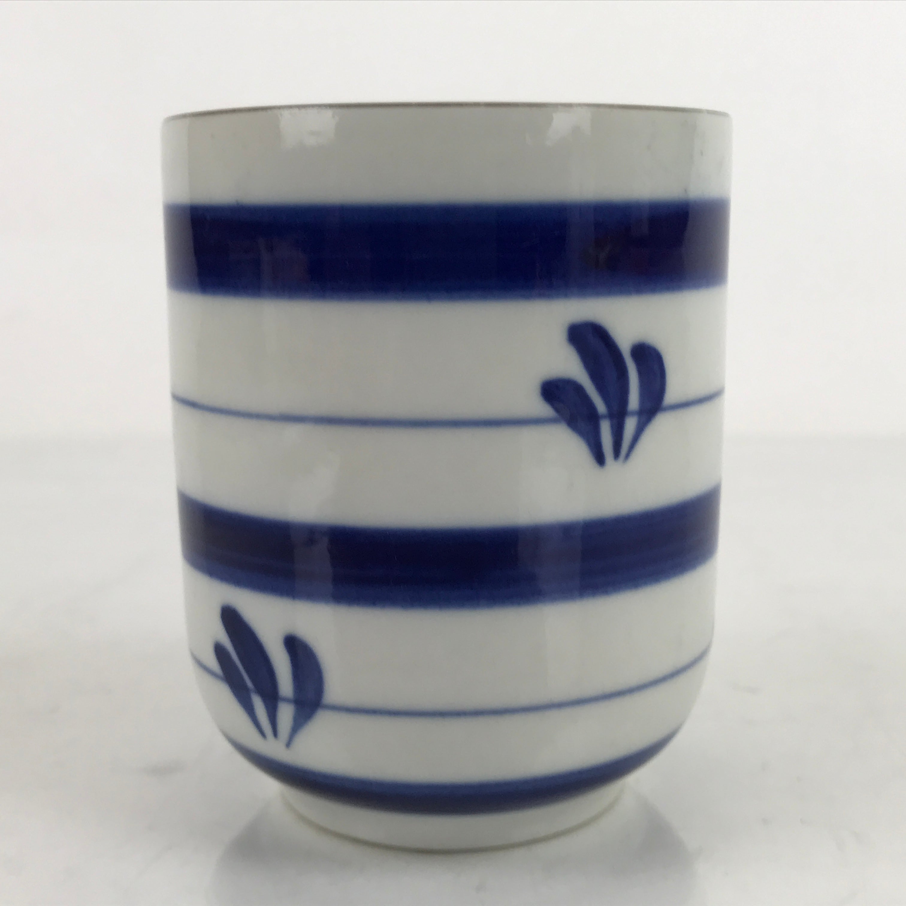 Japanese Porcelain Teacup Vtg Sometsuke White Blue Lines Pattern Yunomi TC501