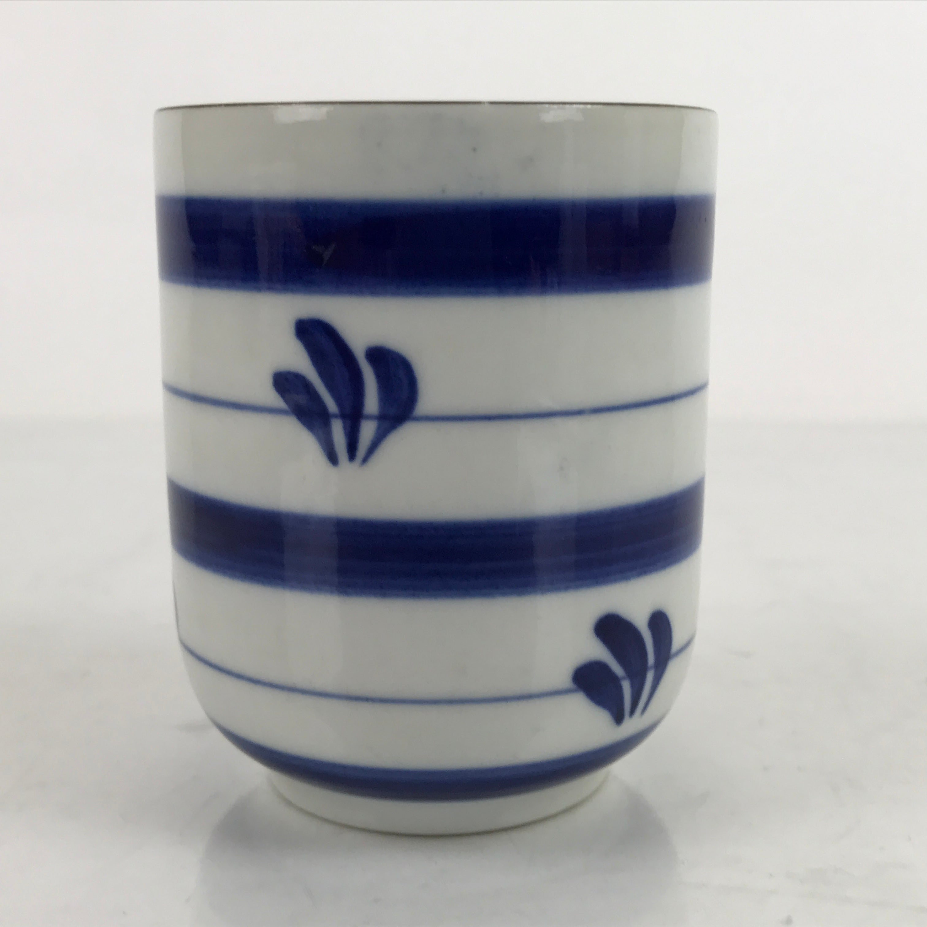 Japanese Porcelain Teacup Vtg Sometsuke White Blue Lines Pattern Yunomi TC501