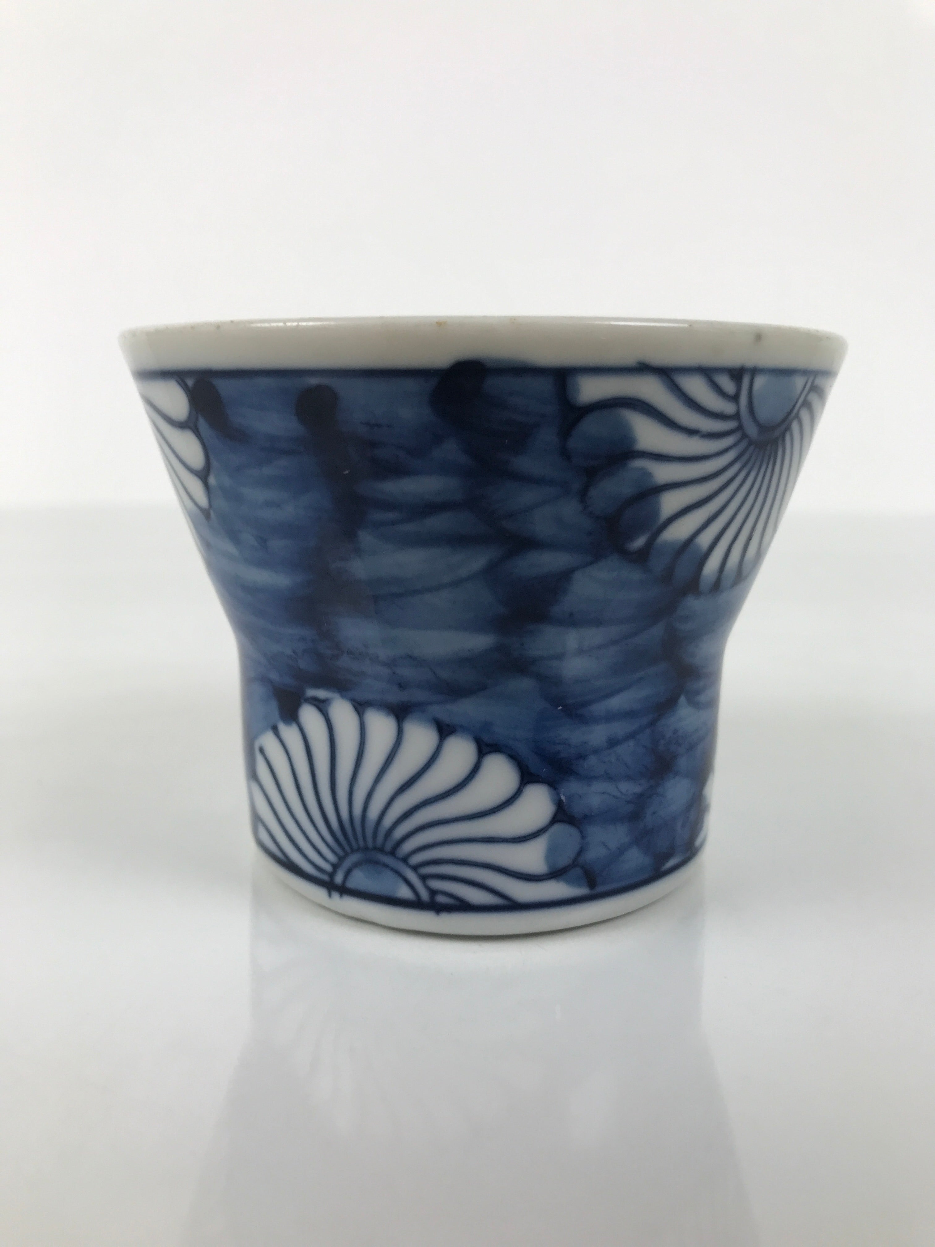 Japanese Porcelain Yunomi Teacup Pottery Vtg White Blue Chrysanthemums TC609