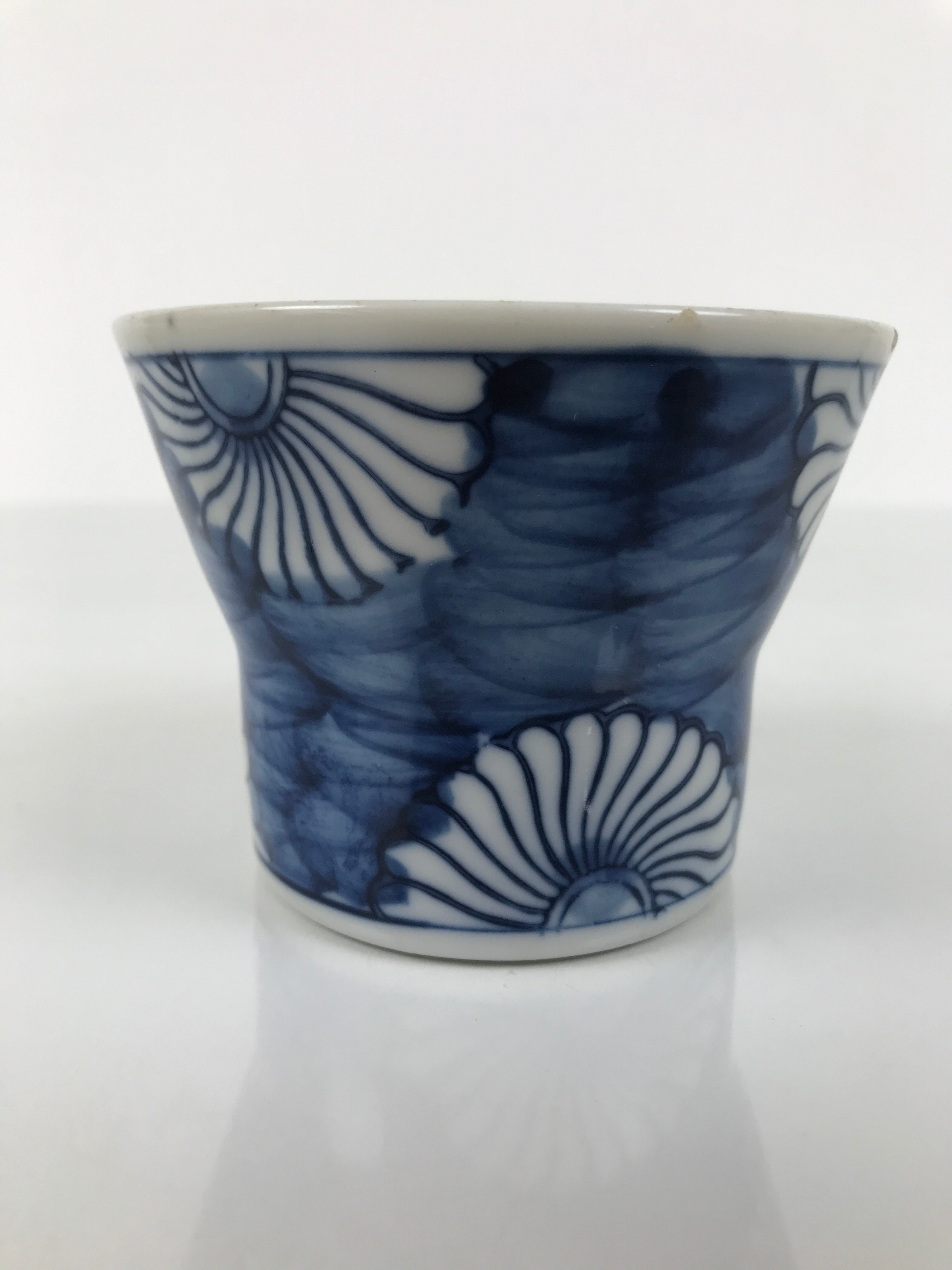 Japanese Porcelain Yunomi Teacup Pottery Vtg White Blue Chrysanthemums TC609