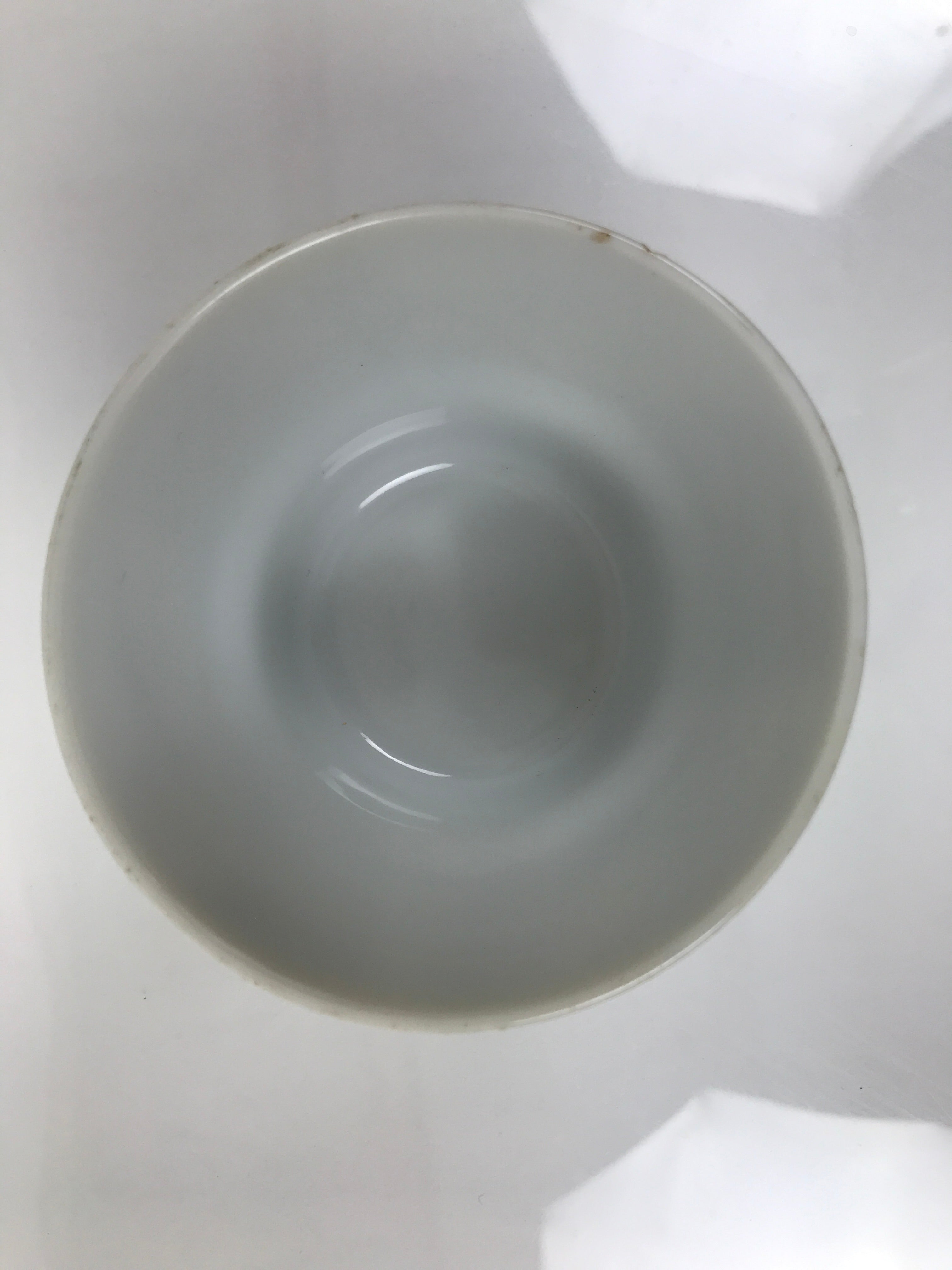 Japanese Porcelain Yunomi Teacup Pottery Vtg White Blue Chrysanthemums TC609