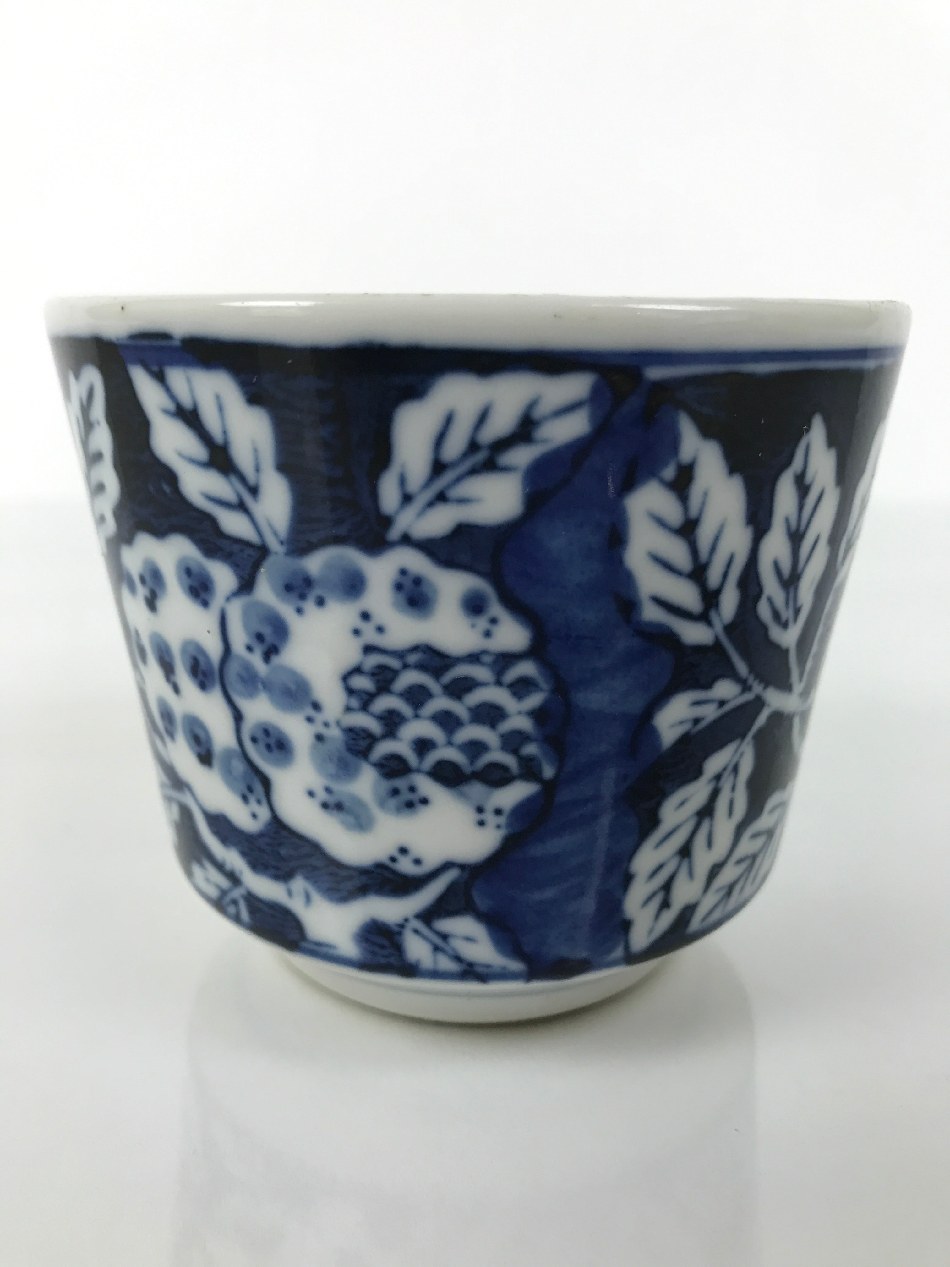 Japanese Porcelain Yunomi Teacup Pottery Vtg White Blue Hydrangea Ajisai TC610