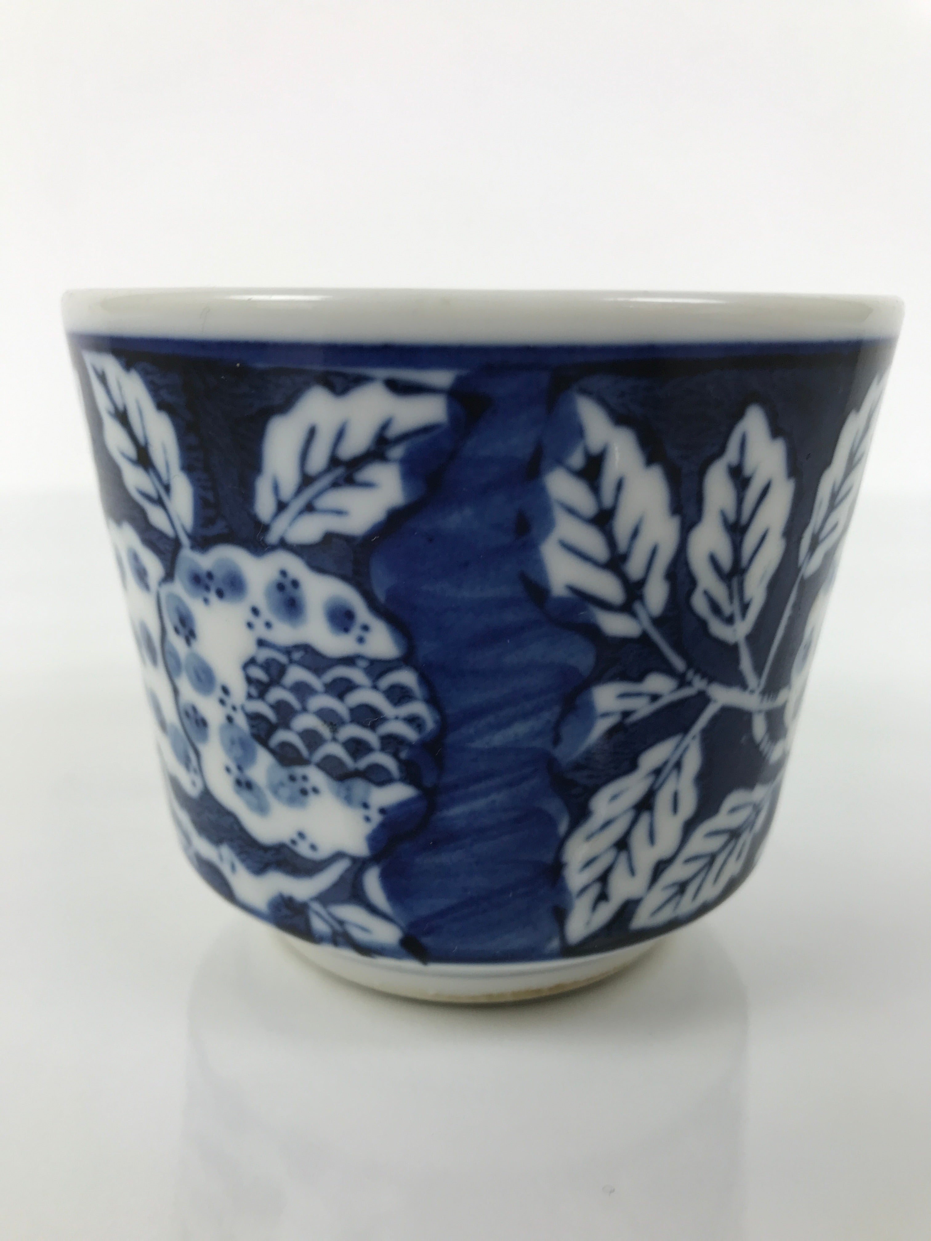 Japanese Porcelain Yunomi Teacup Pottery Vtg White Blue Hydrangea Ajisai TC610