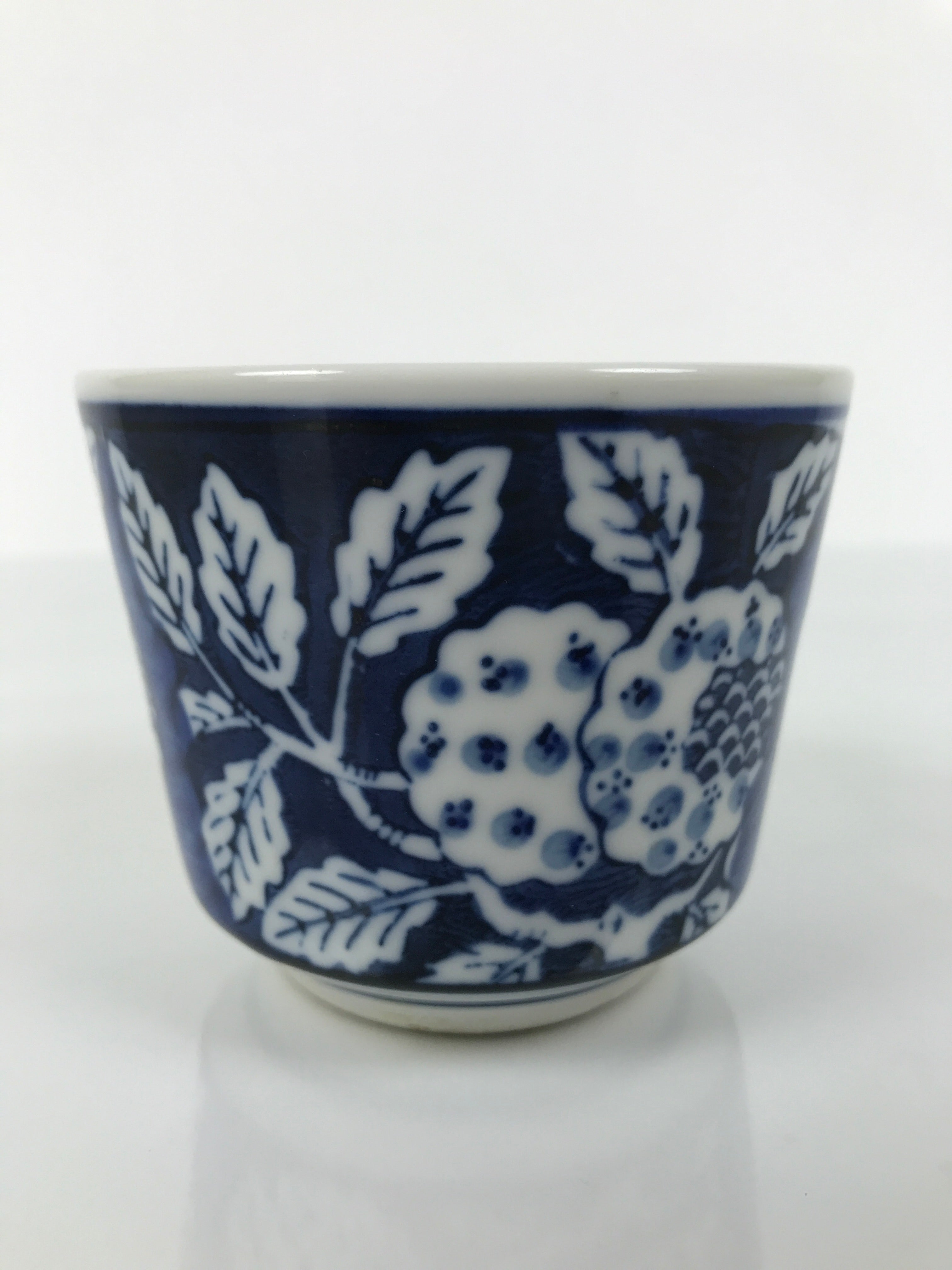 Japanese Porcelain Yunomi Teacup Pottery Vtg White Blue Hydrangea Ajisai TC611