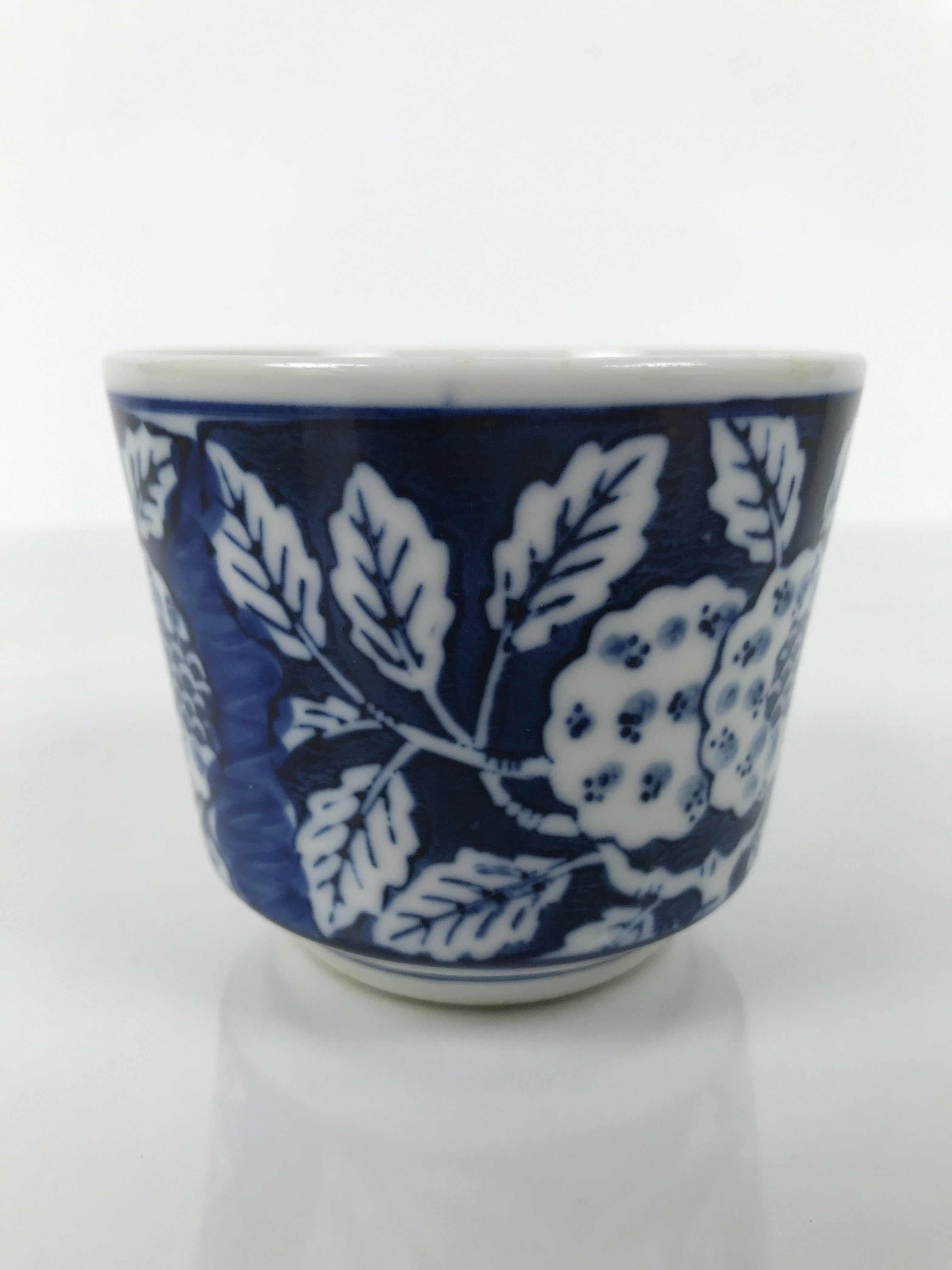 Japanese Porcelain Yunomi Teacup Pottery Vtg White Blue Hydrangea Ajisai TC611