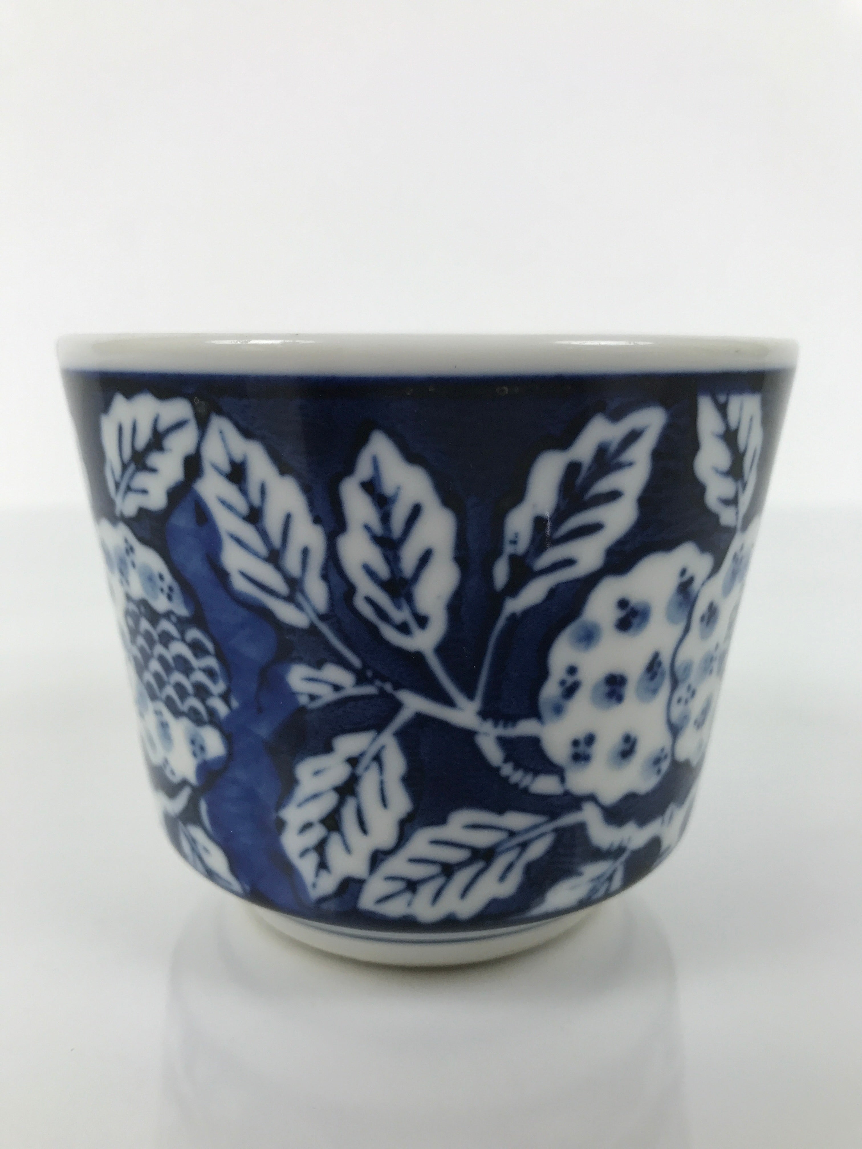 Japanese Porcelain Yunomi Teacup Pottery Vtg White Blue Hydrangea Ajisai TC611