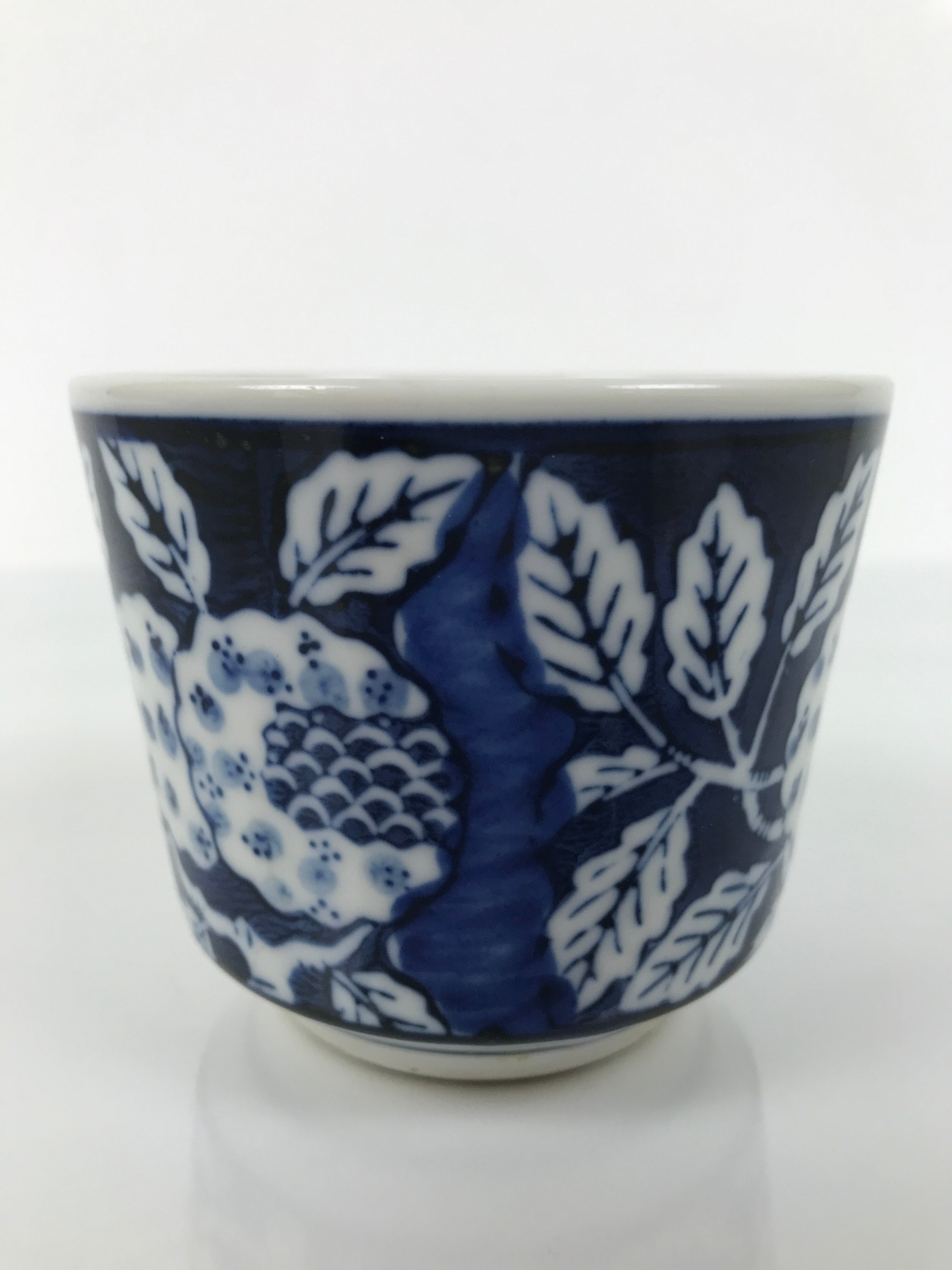Japanese Porcelain Yunomi Teacup Pottery Vtg White Blue Hydrangea Ajisai TC611