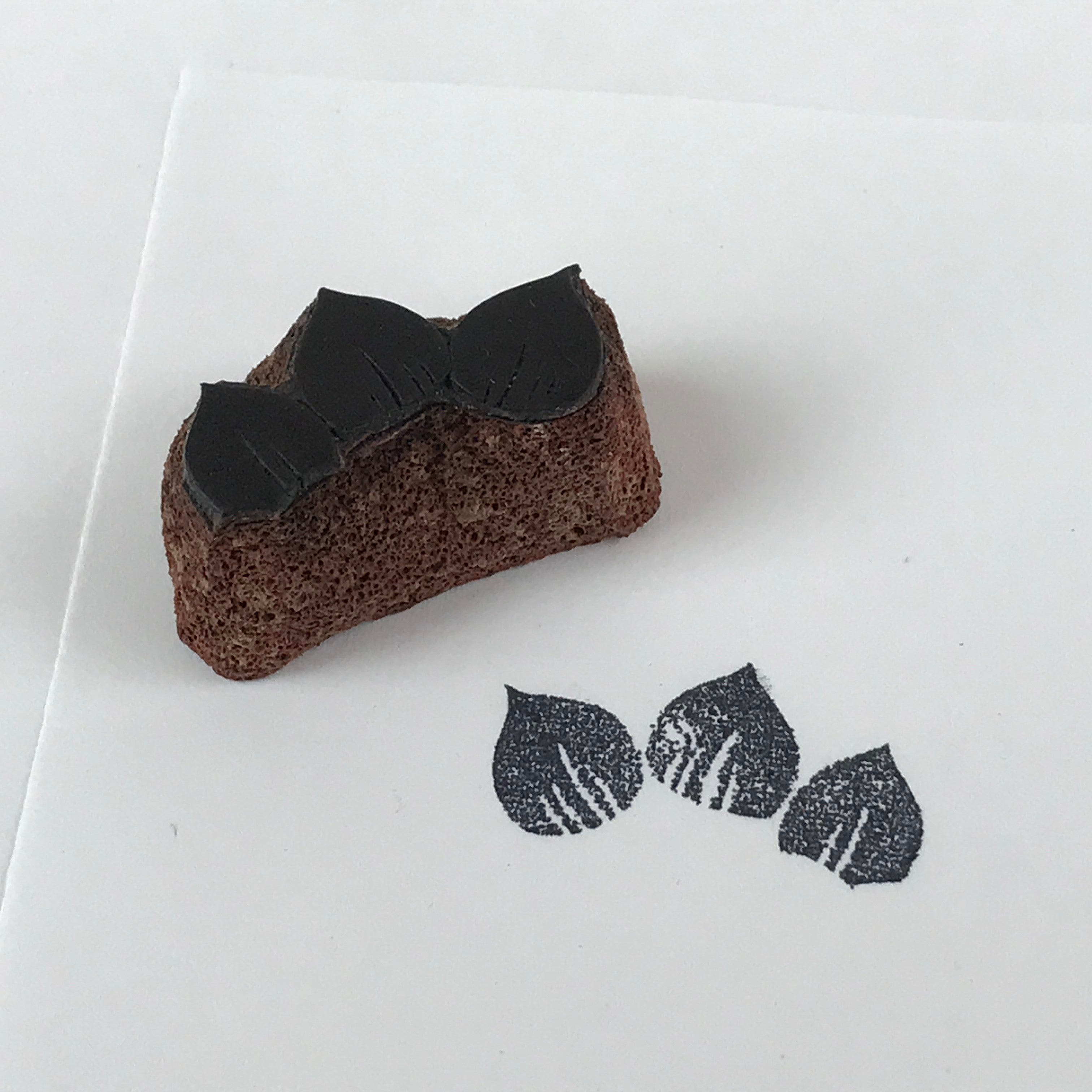 Japanese Rubber Stamp 3 Small Leaves Vtg Floral Sponge Base Stationary HS204