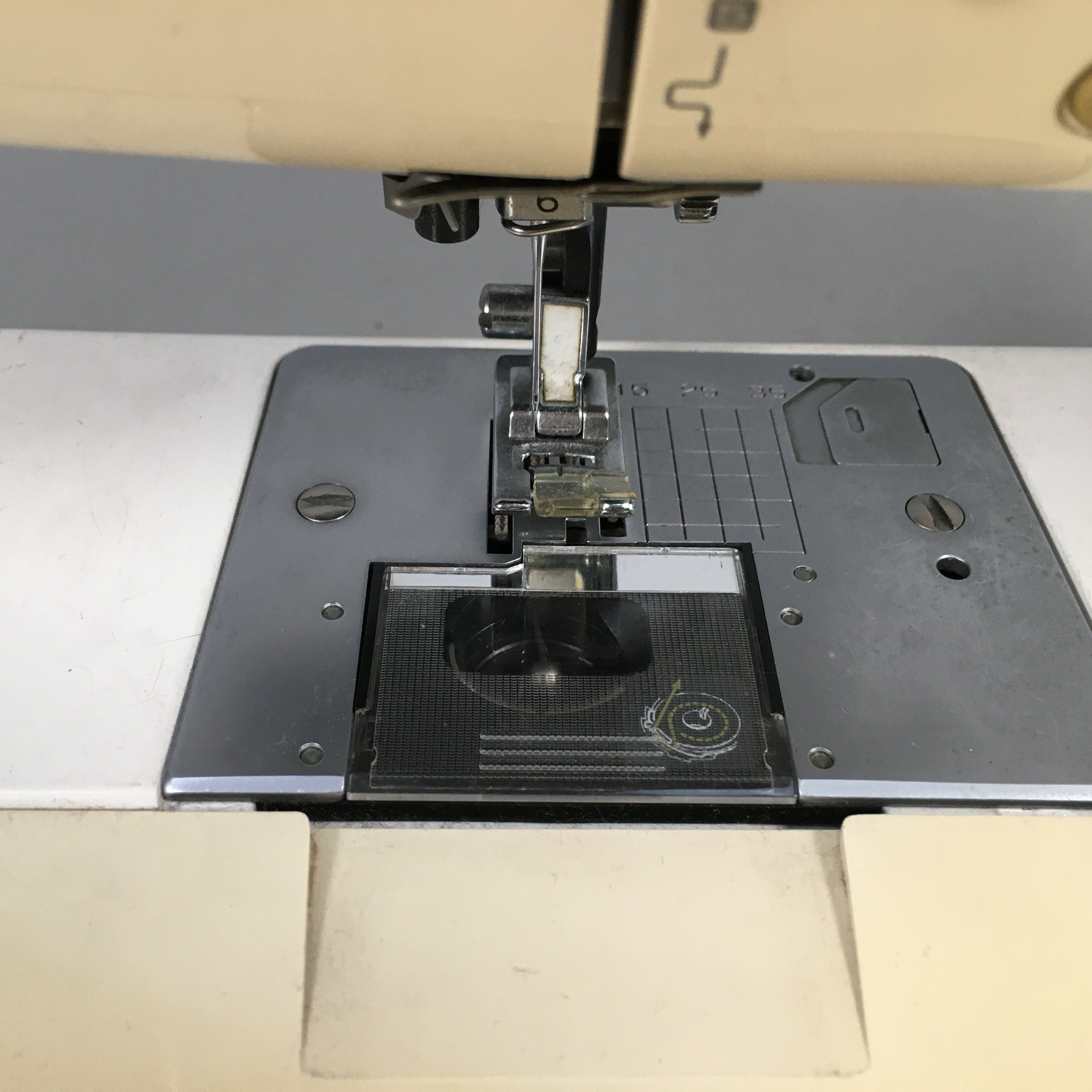 Japanese Sewing Machine Brother Tendy 7000 Electric Computer Control Tested J985