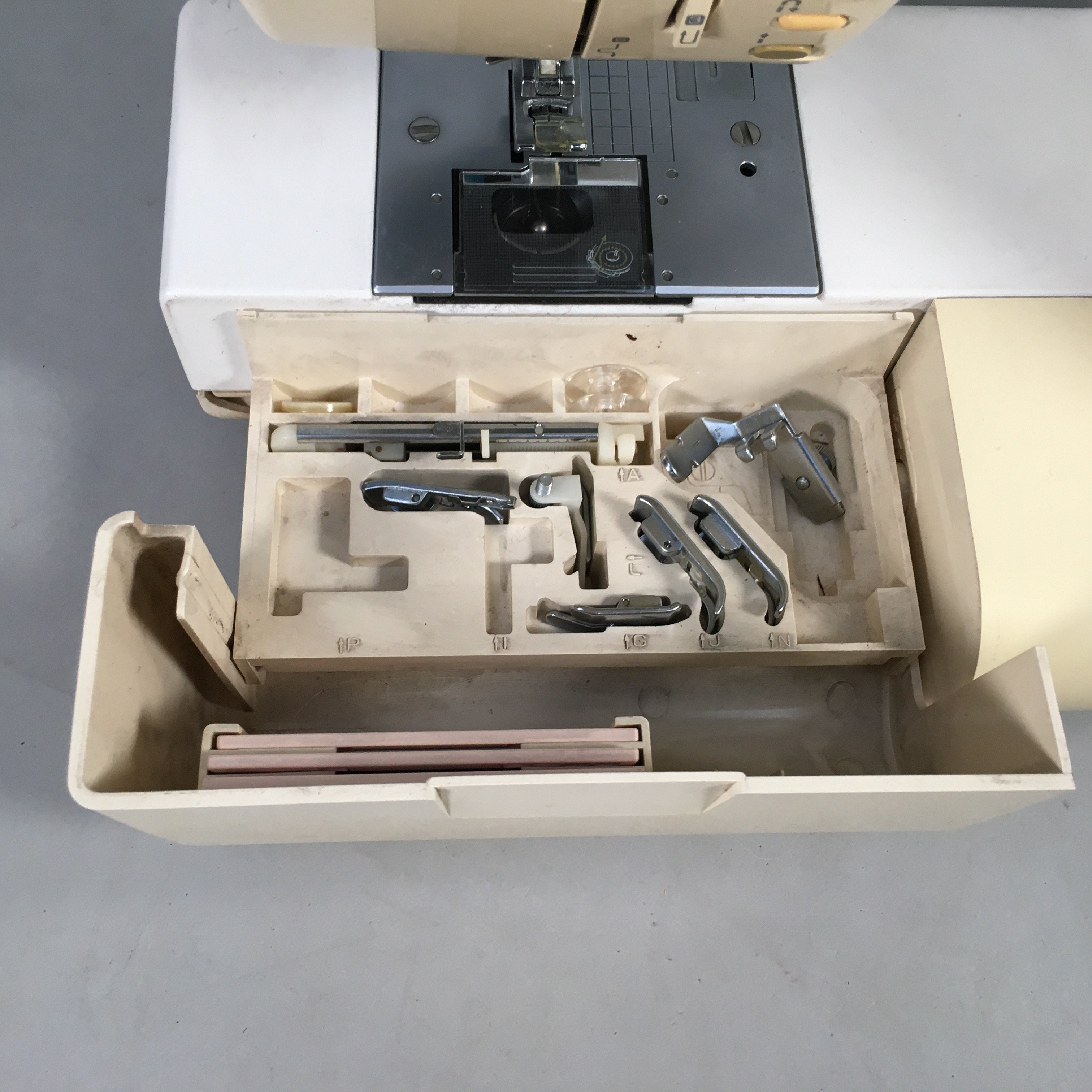 Japanese Sewing Machine Brother Tendy 7000 Electric Computer Control Tested J985
