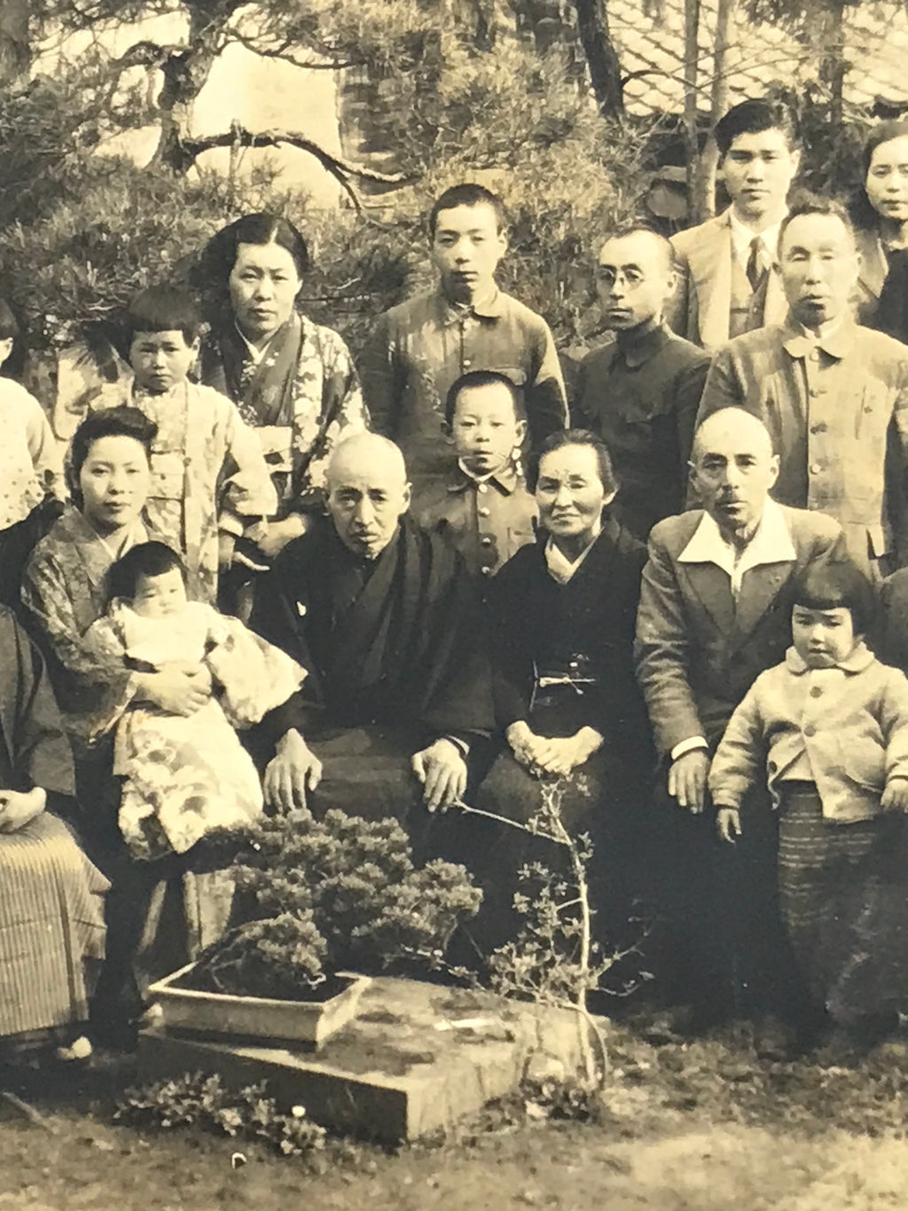 Japanese Showa Family Photograph Vtg Group Daily Life Kimono Sepia Tone PH100