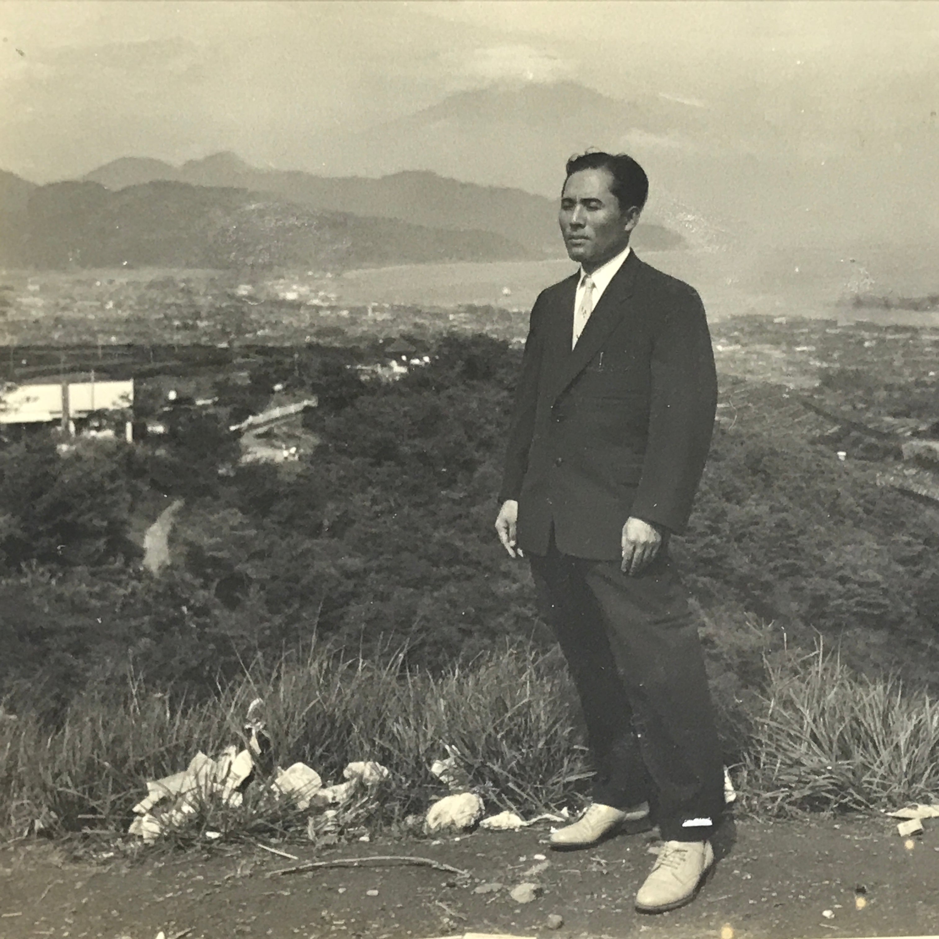 Japanese Showa Mt Fuji Scenic Overlook Suit Man Photograph Vtg Black White PH103