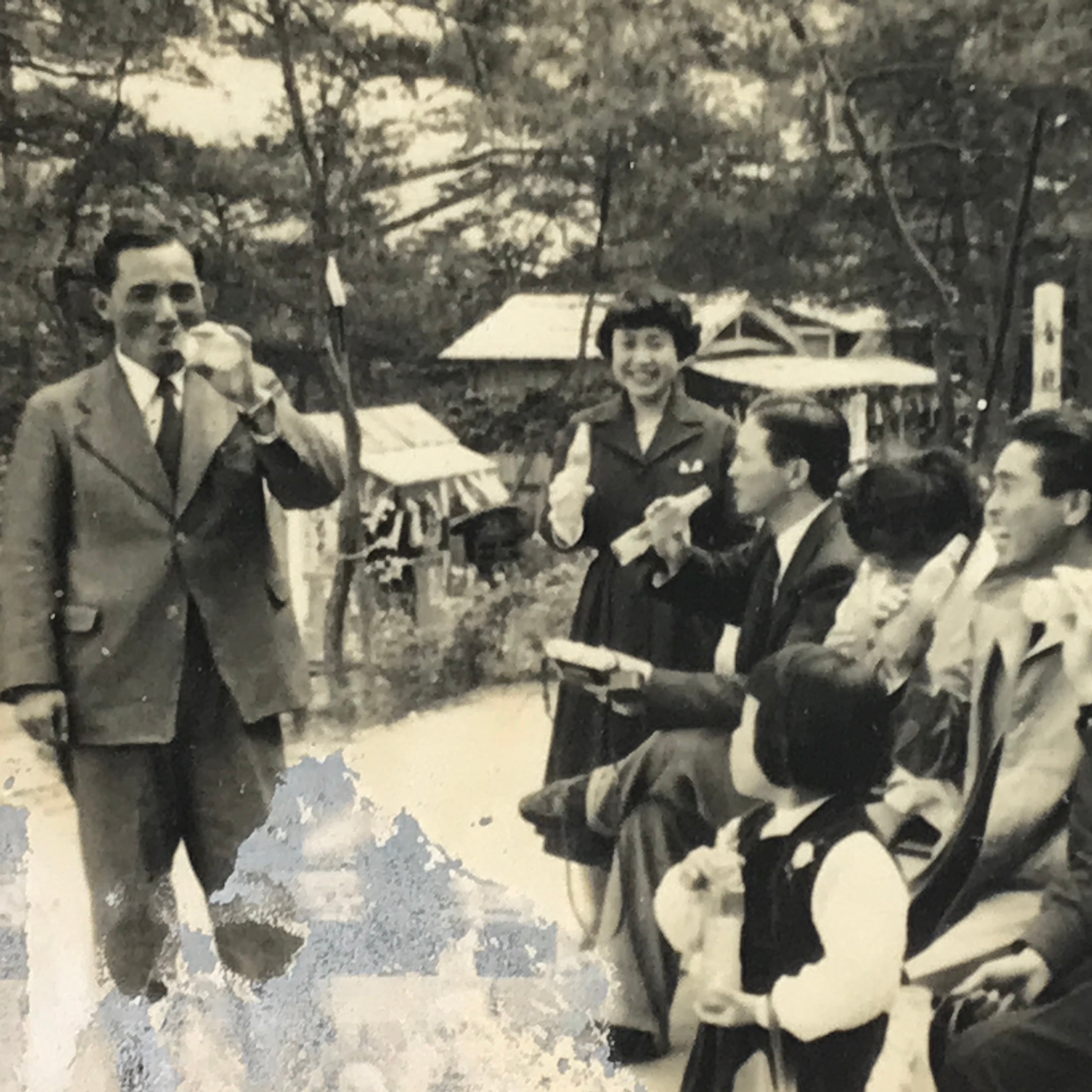 Japanese Showa Outdoor Excursion Rest Photograph Vtg Family Black White PH249