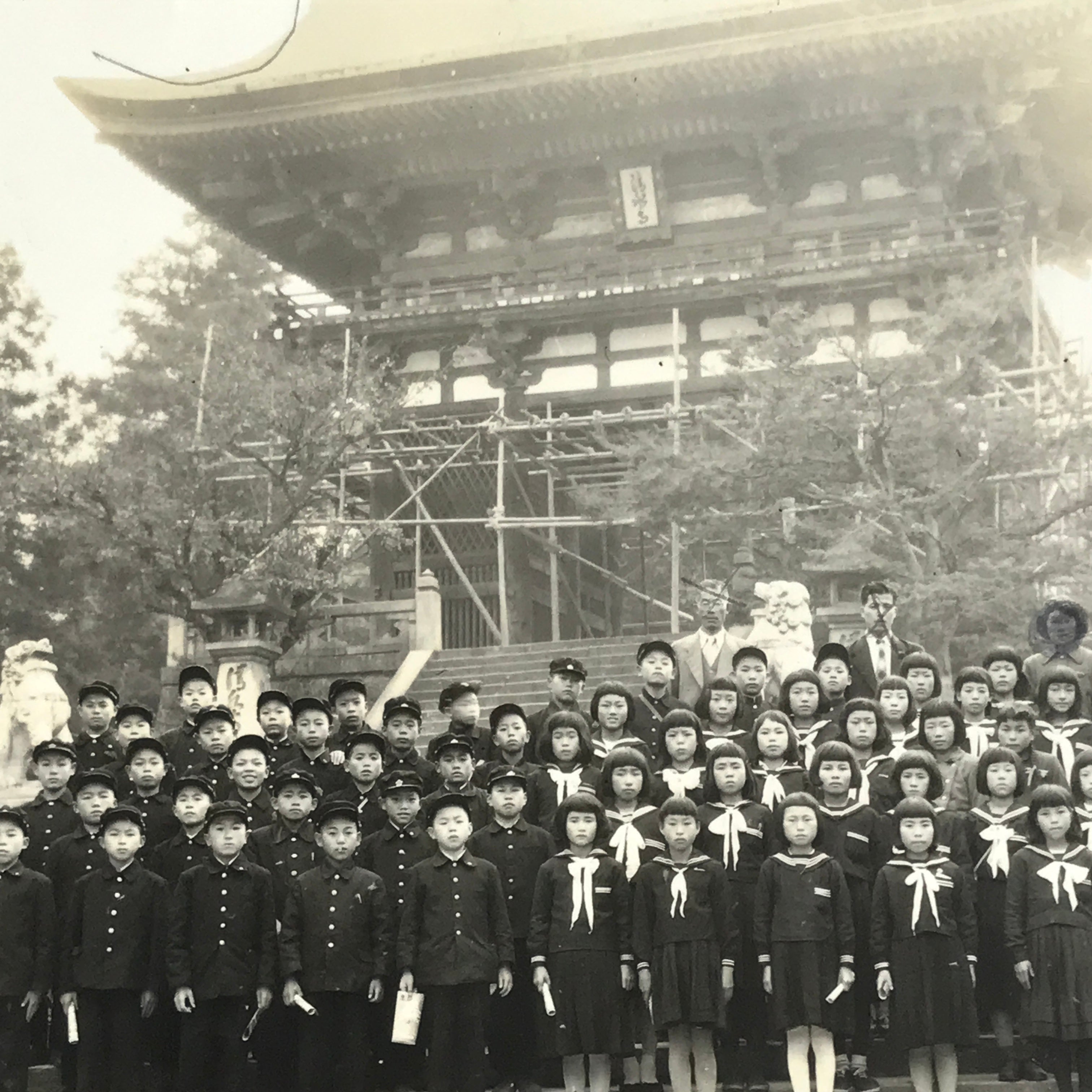 Japanese Showa School Trip Photograph Student Kiyomizu Temple Black White PH158