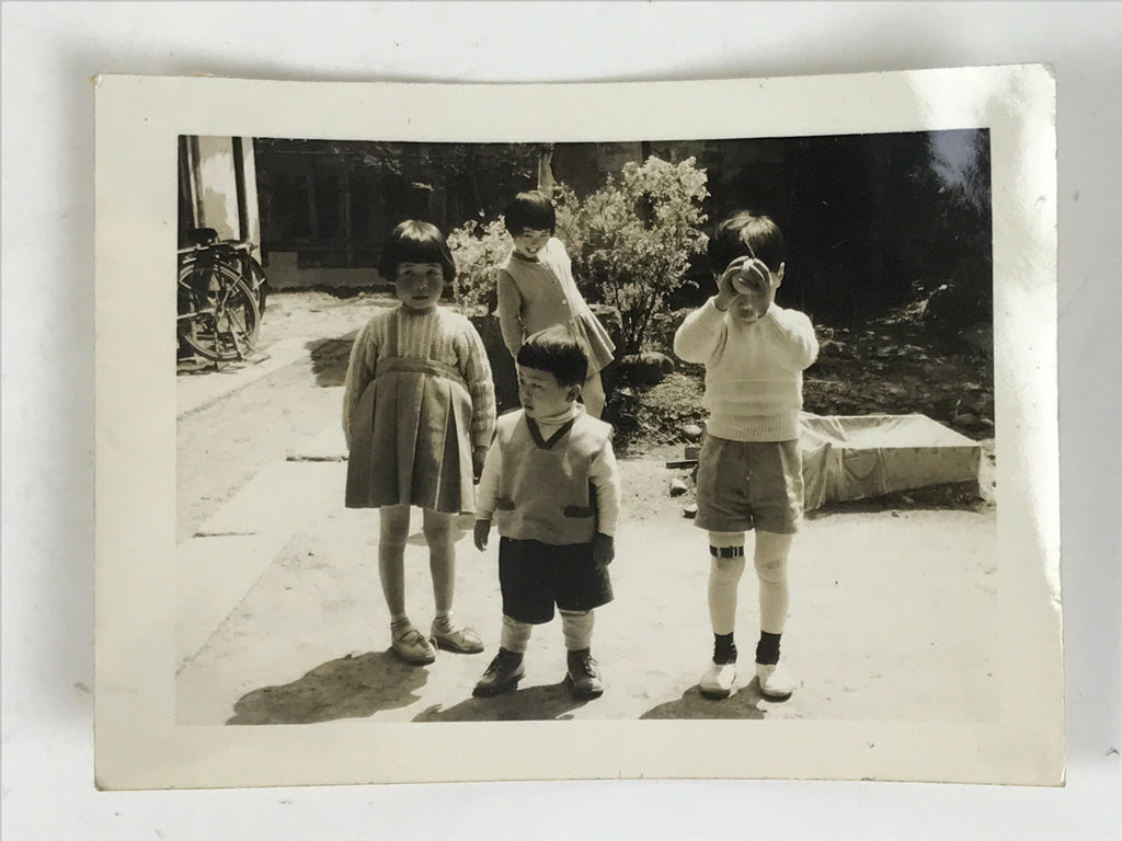 Japanese Showa Young Children Photograph Vtg Outdoors Playtime Black White PH203