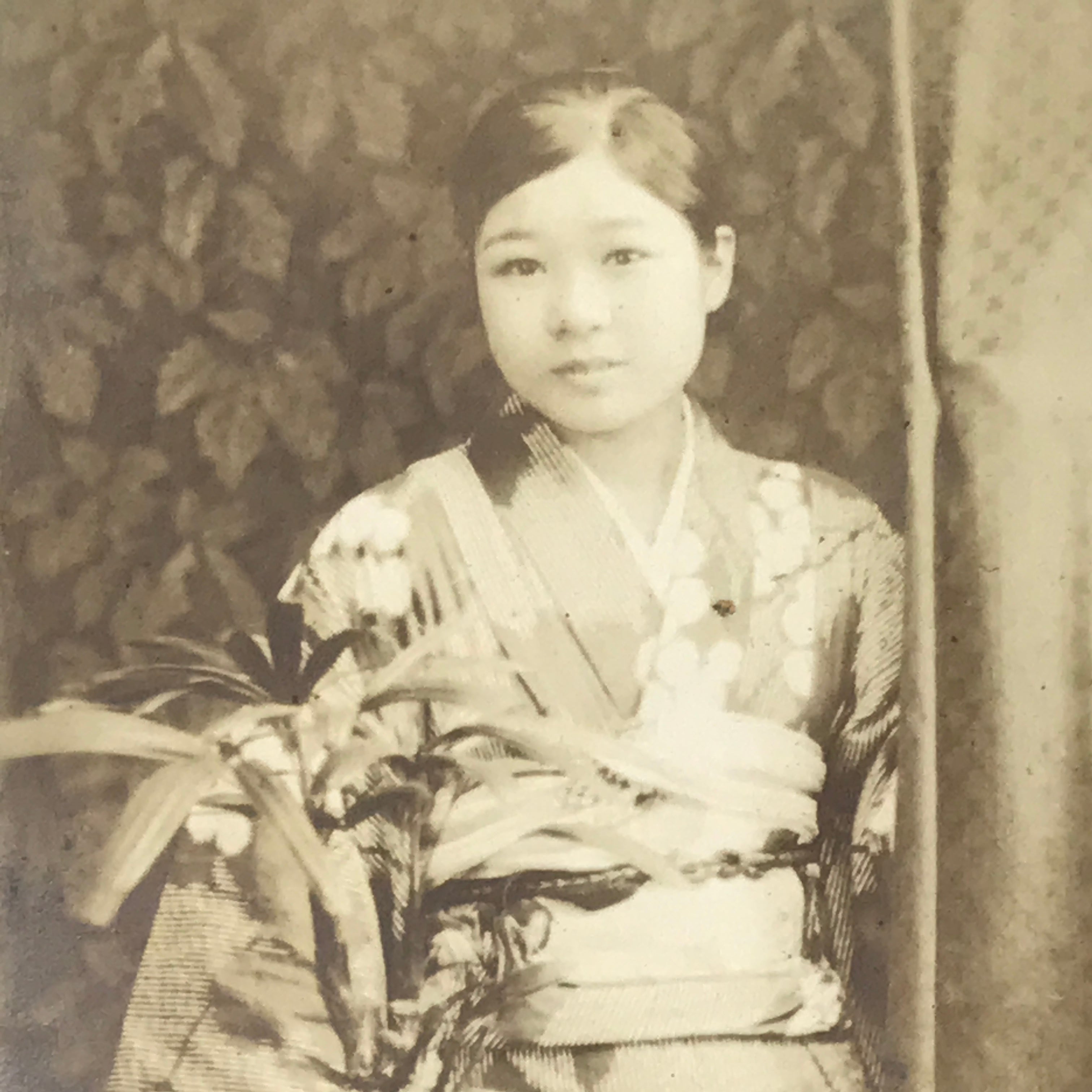 Japanese Showa Young Woman Posed Portrait Photograph Vtg Kimono Sepia Tone PH277