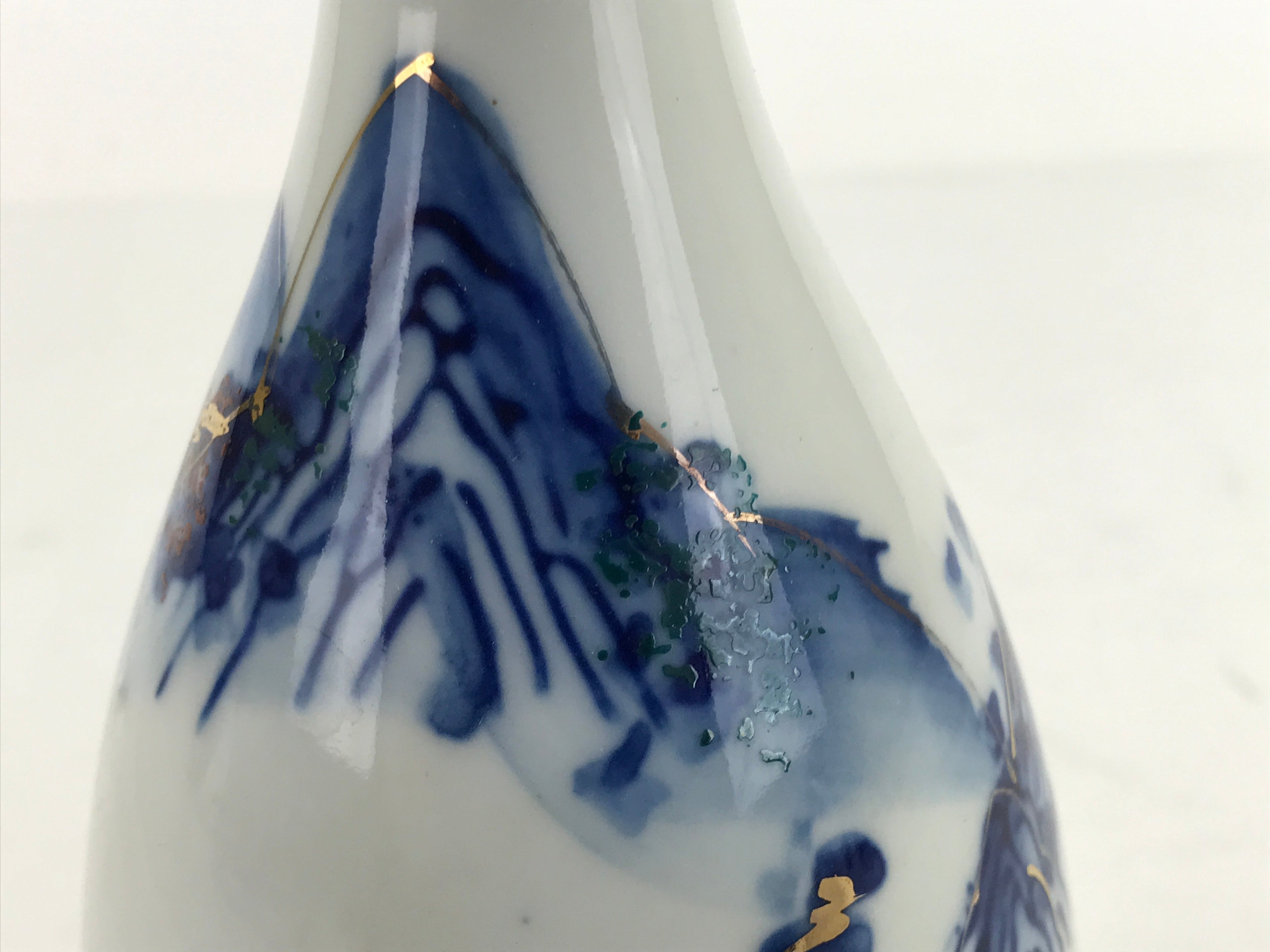 Japanese Sometsuke Porcelain Sake Bottle Tokkuri White Blue Gold Mountain TS738