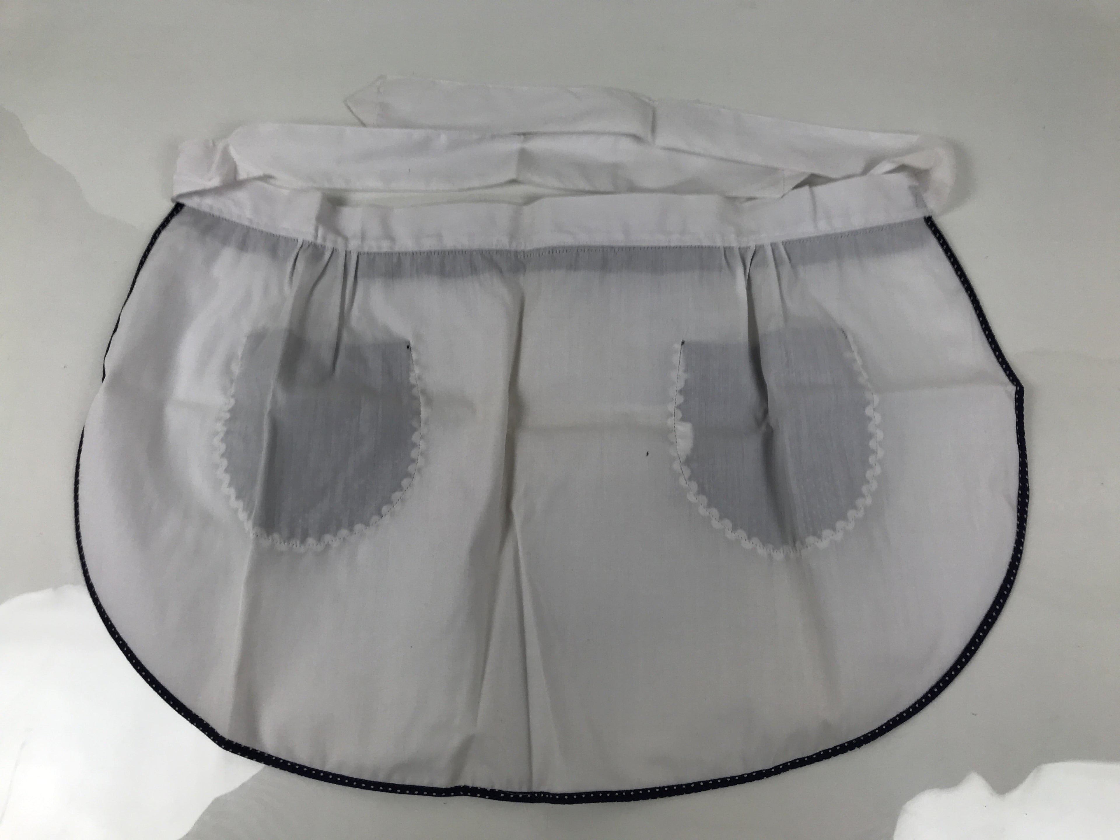 Japanese Vintage-Style Women's Cloth Apron Maekake White Blue Polka Dot MK40