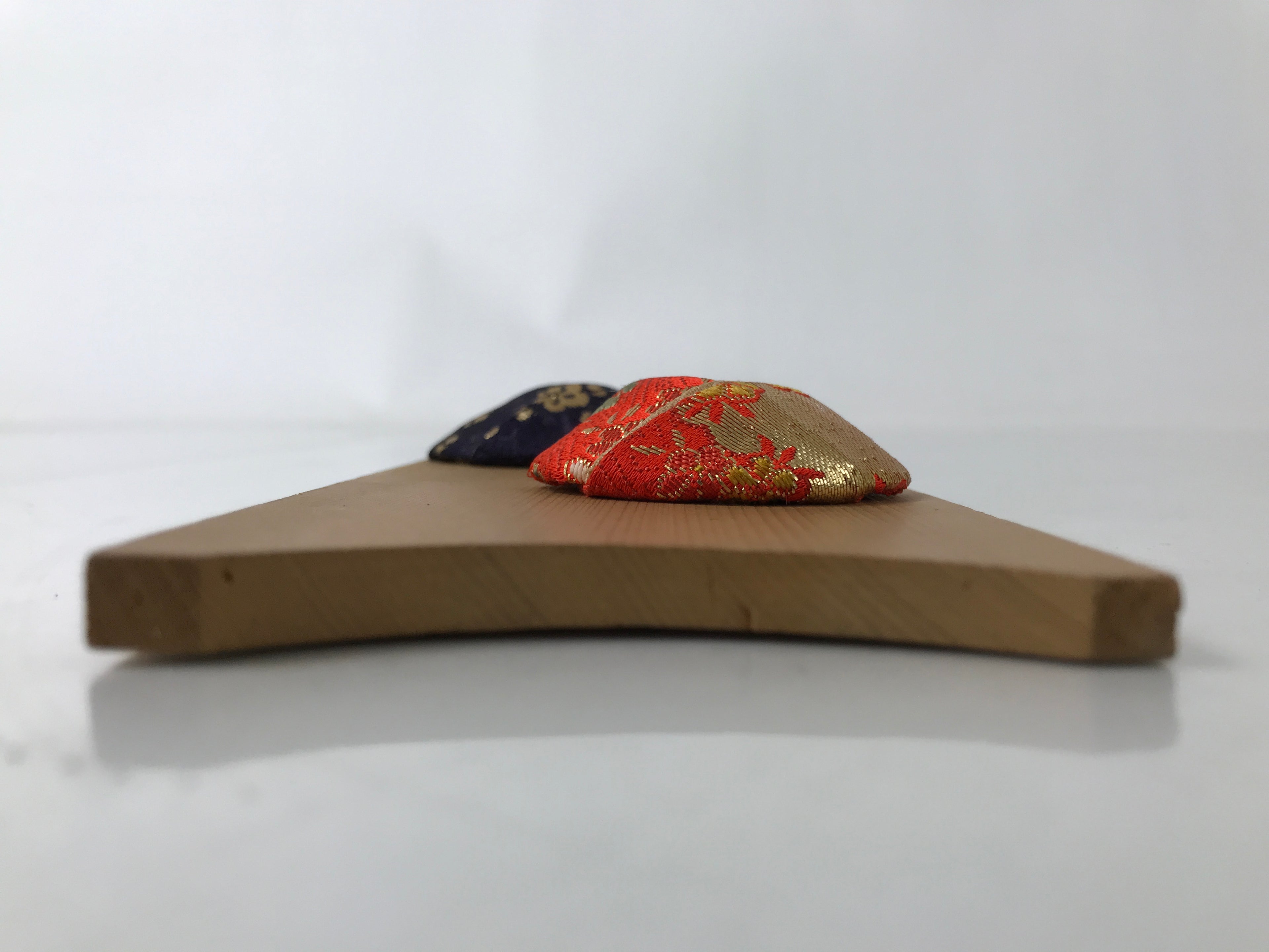 Japanese Wall Hanging Display Frame Vtg Art Board Clam Kimono Hina Doll FL389