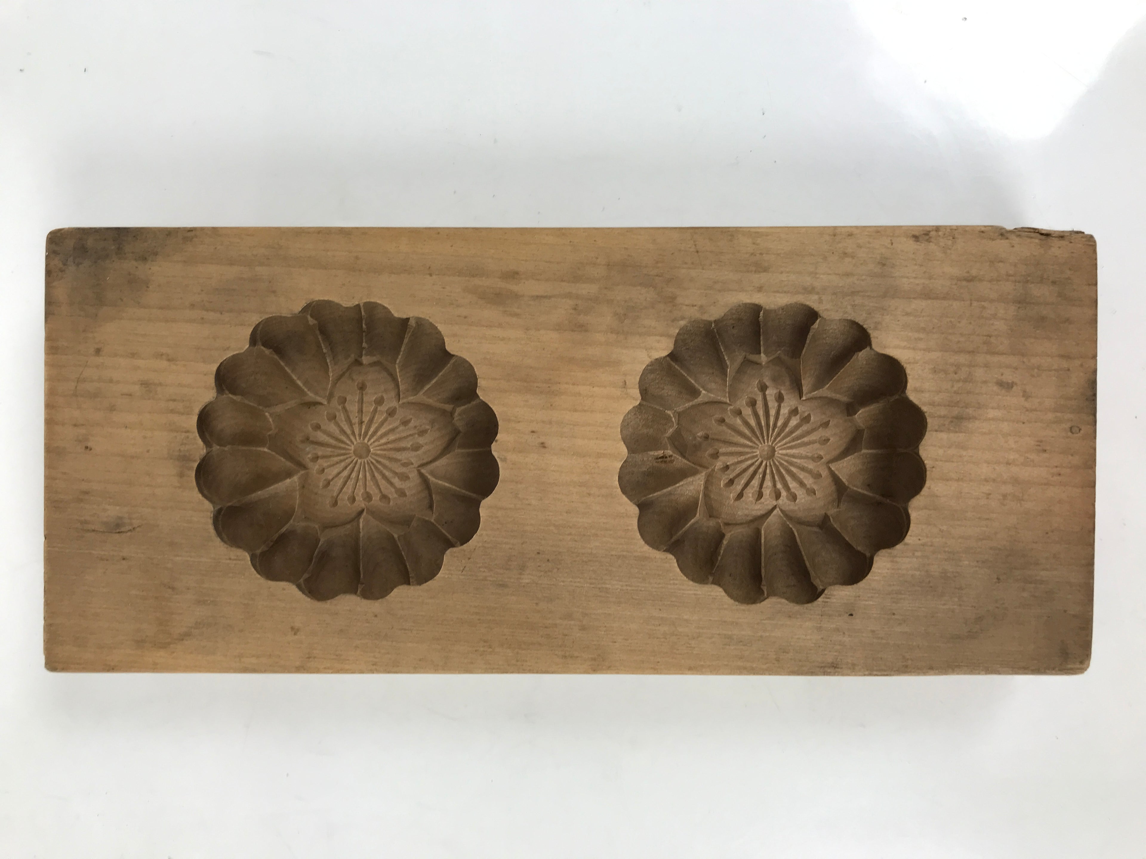 Japanese Wood Carved Kashigata Cake Mold Vtg Sweet Wagashi Cherry Blossoms Kg711