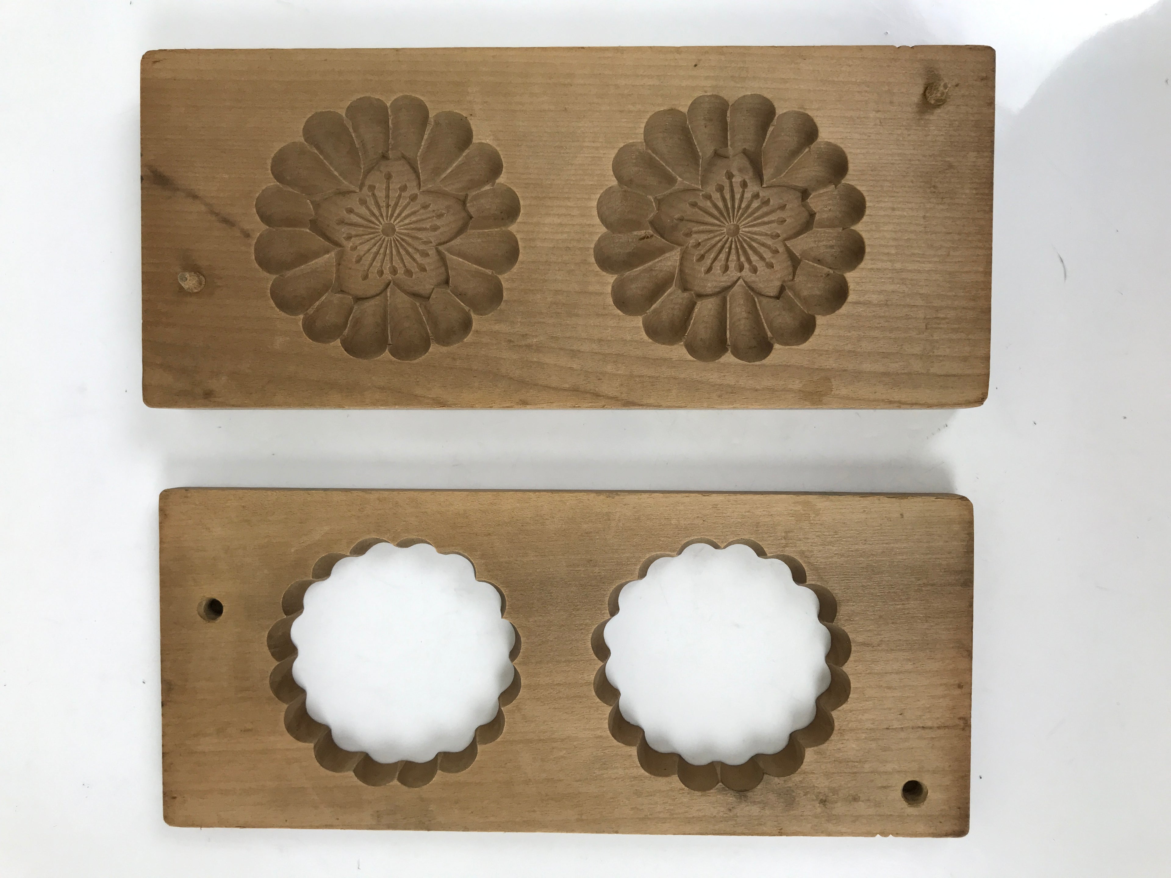 Japanese Wood Carved Kashigata Cake Mold Vtg Sweet Wagashi Cherry Blossoms Kg711