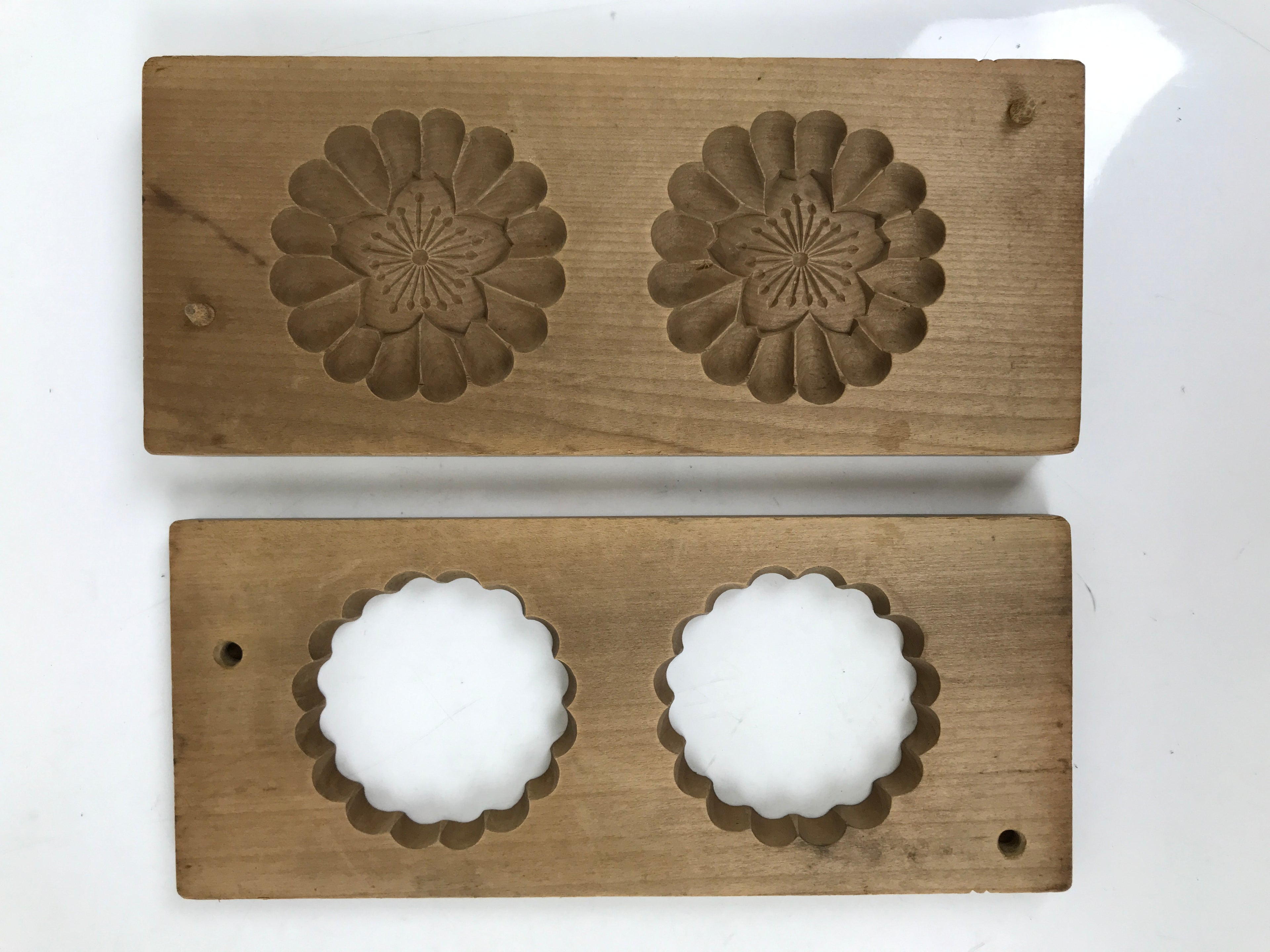 Japanese Wood Carved Kashigata Cake Mold Vtg Sweet Wagashi Cherry Blossoms Kg711