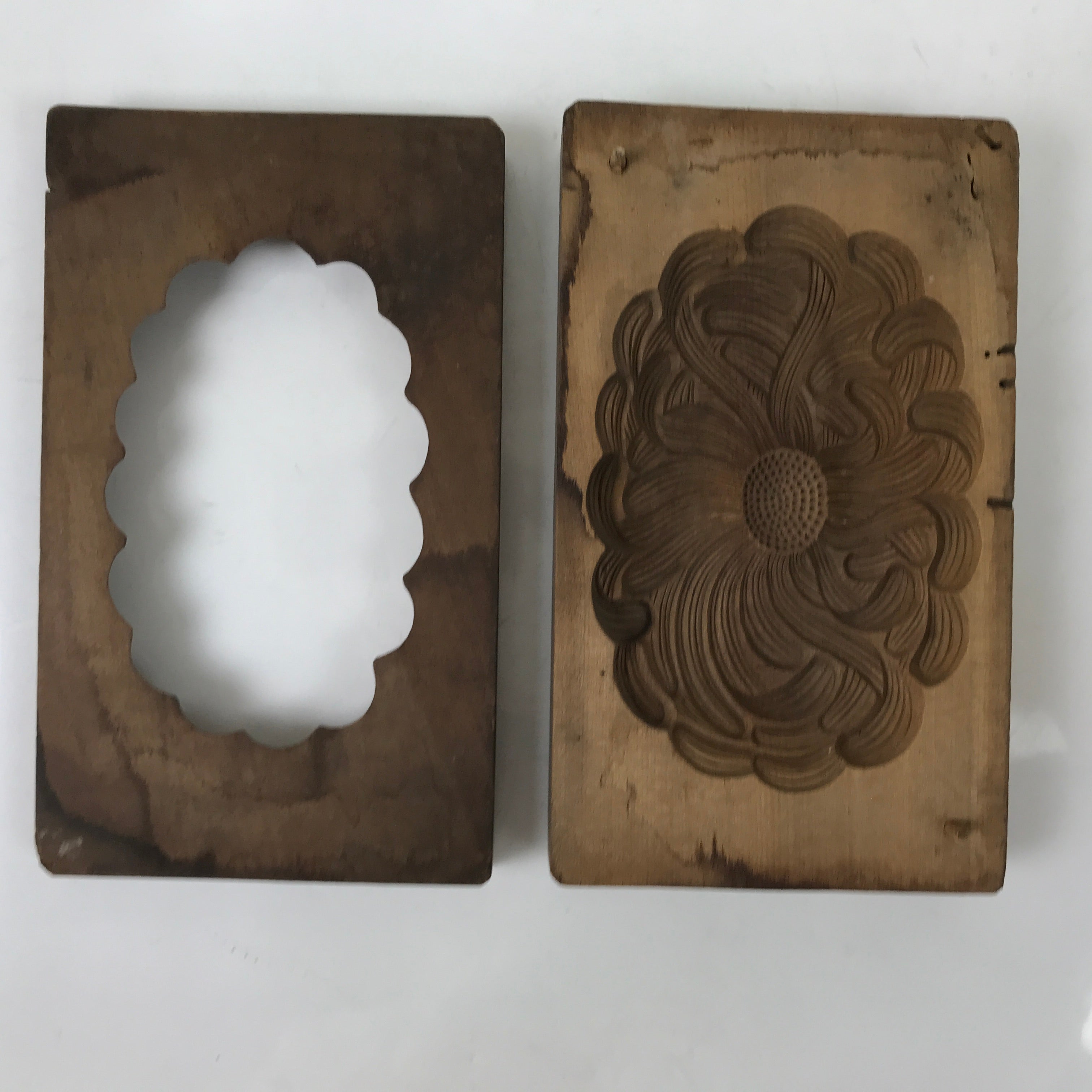 Japanese Wood Carved Kashigata Cake Mold Vtg Sweet Wagashi Chrysanthemum Kg549